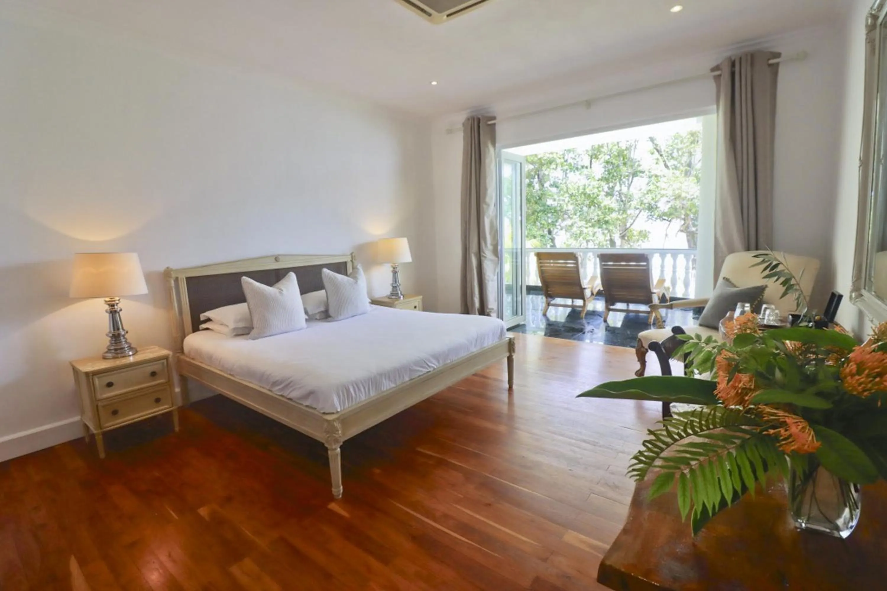 Bed in Chateau Elysium