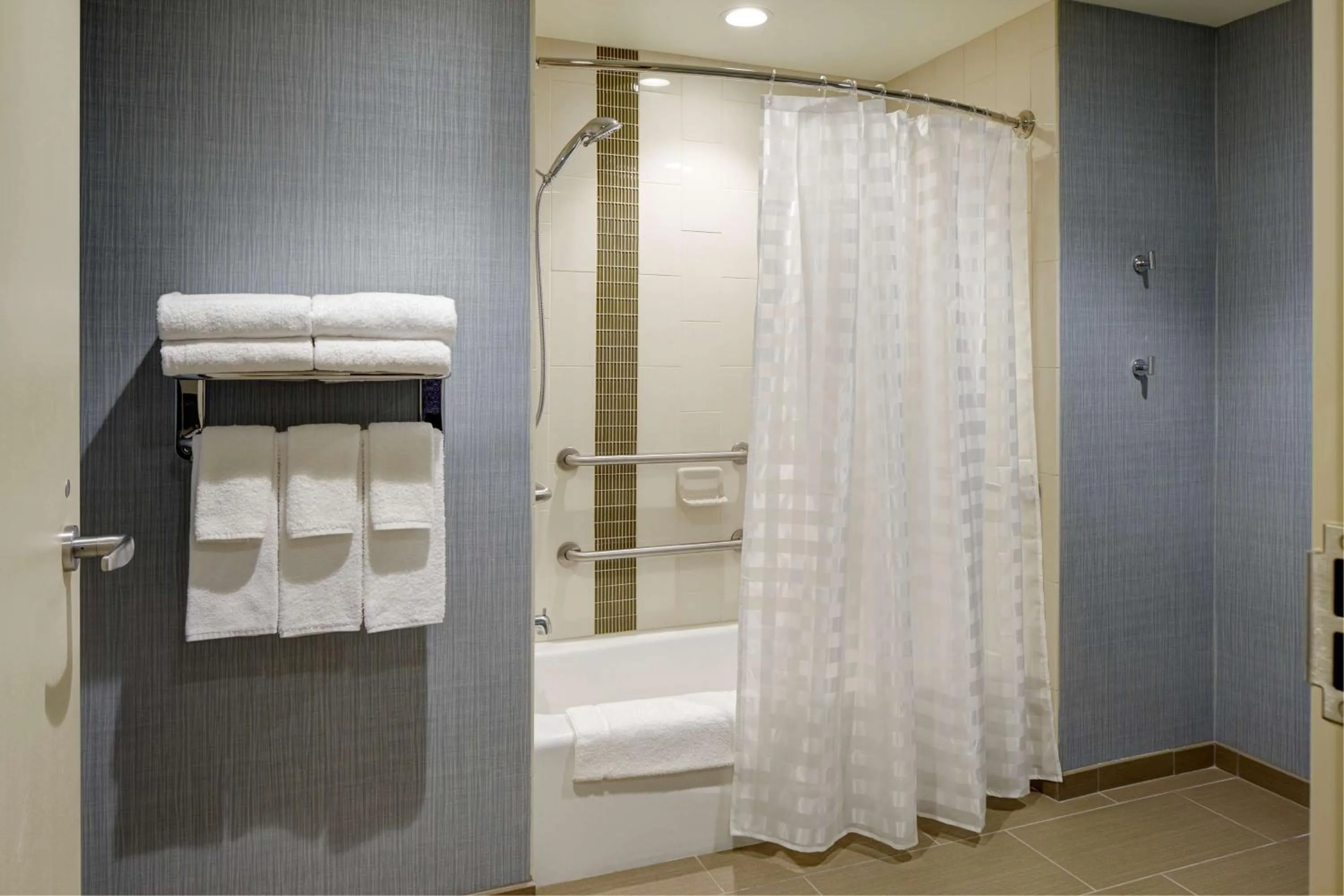 Bathroom in Hyatt Place Madison/Verona