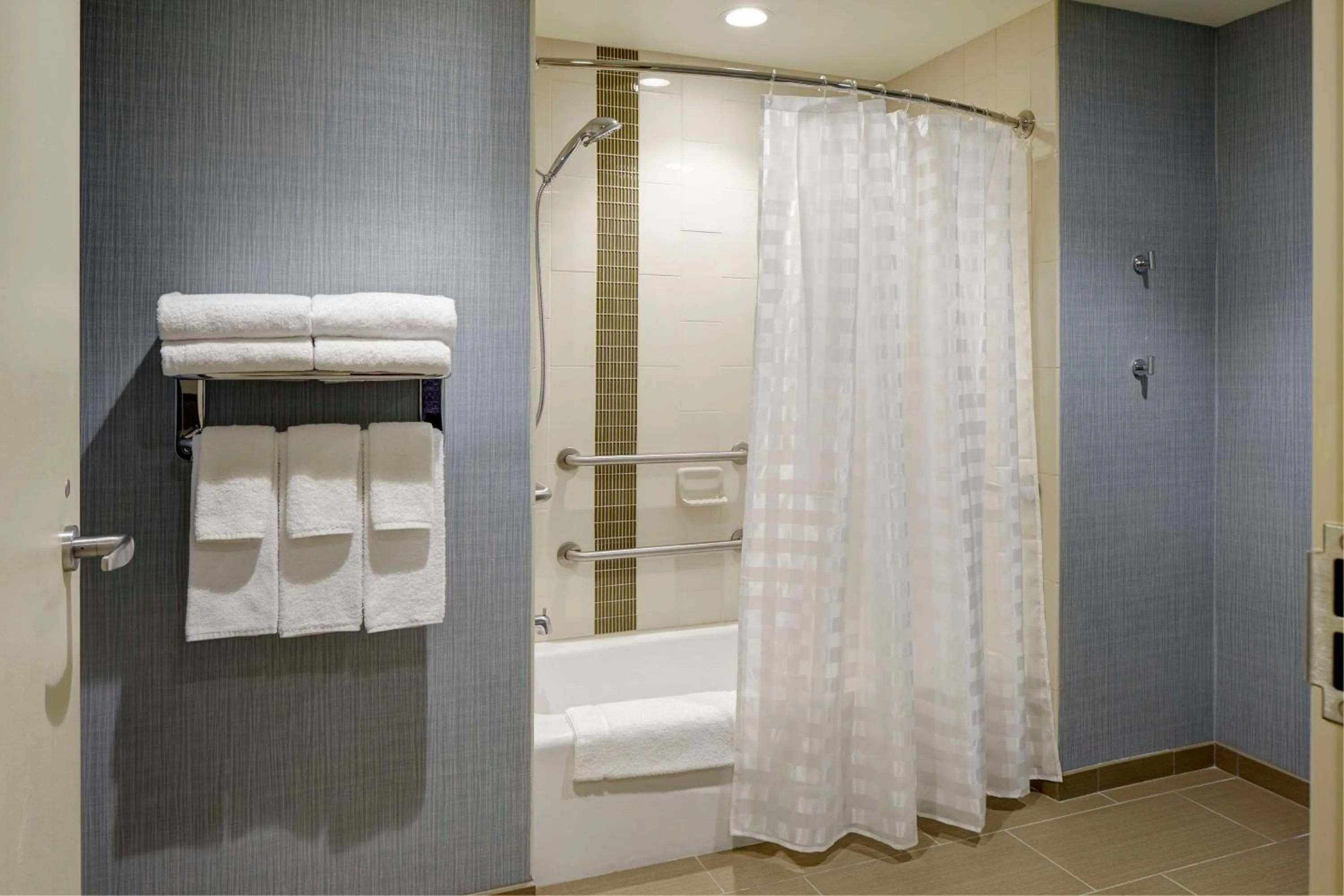 Bathroom in Hyatt Place Madison/Verona