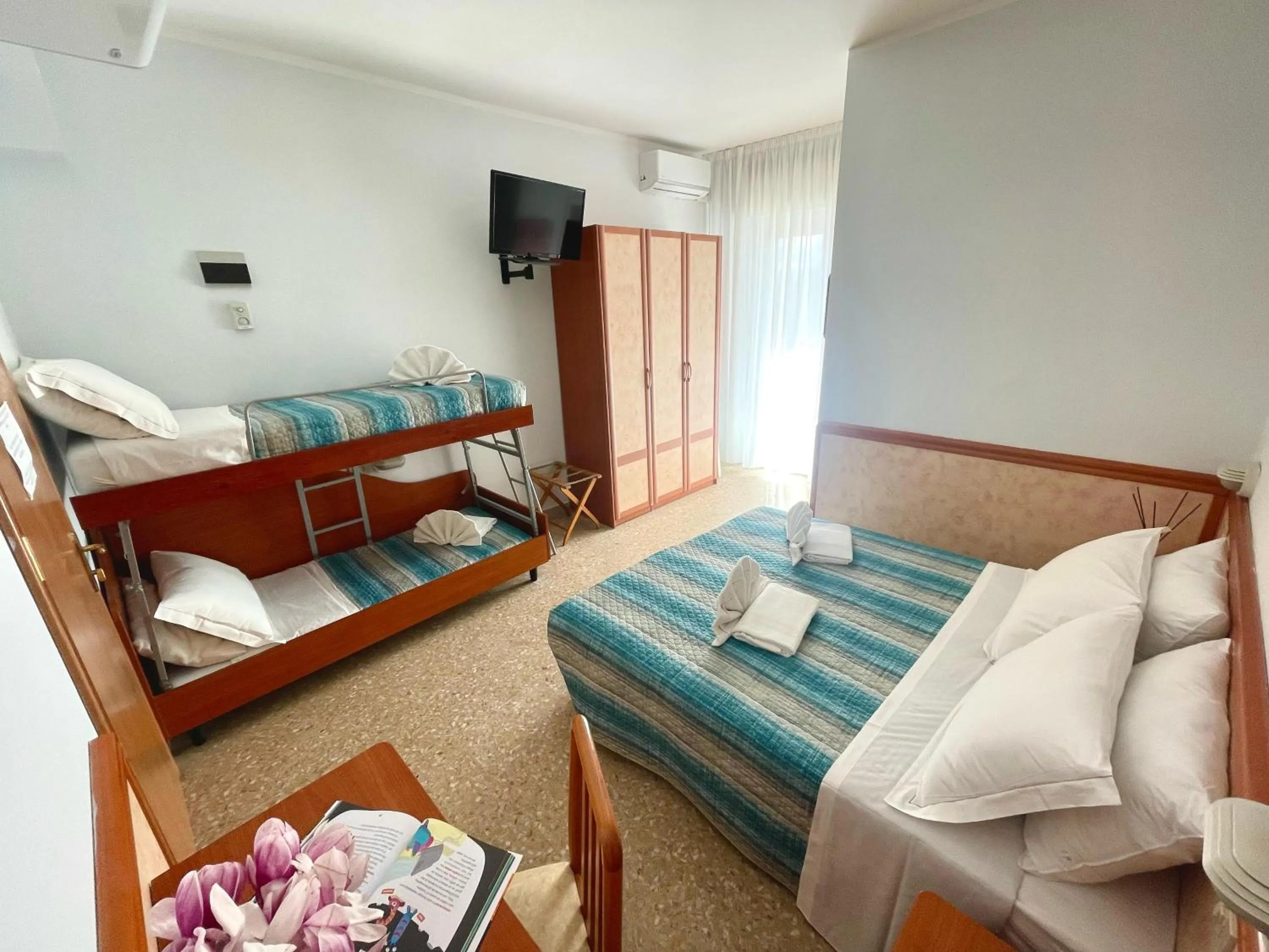 Bedroom, Bed in Hotel Crystal NUOVA GESTIONE 2025