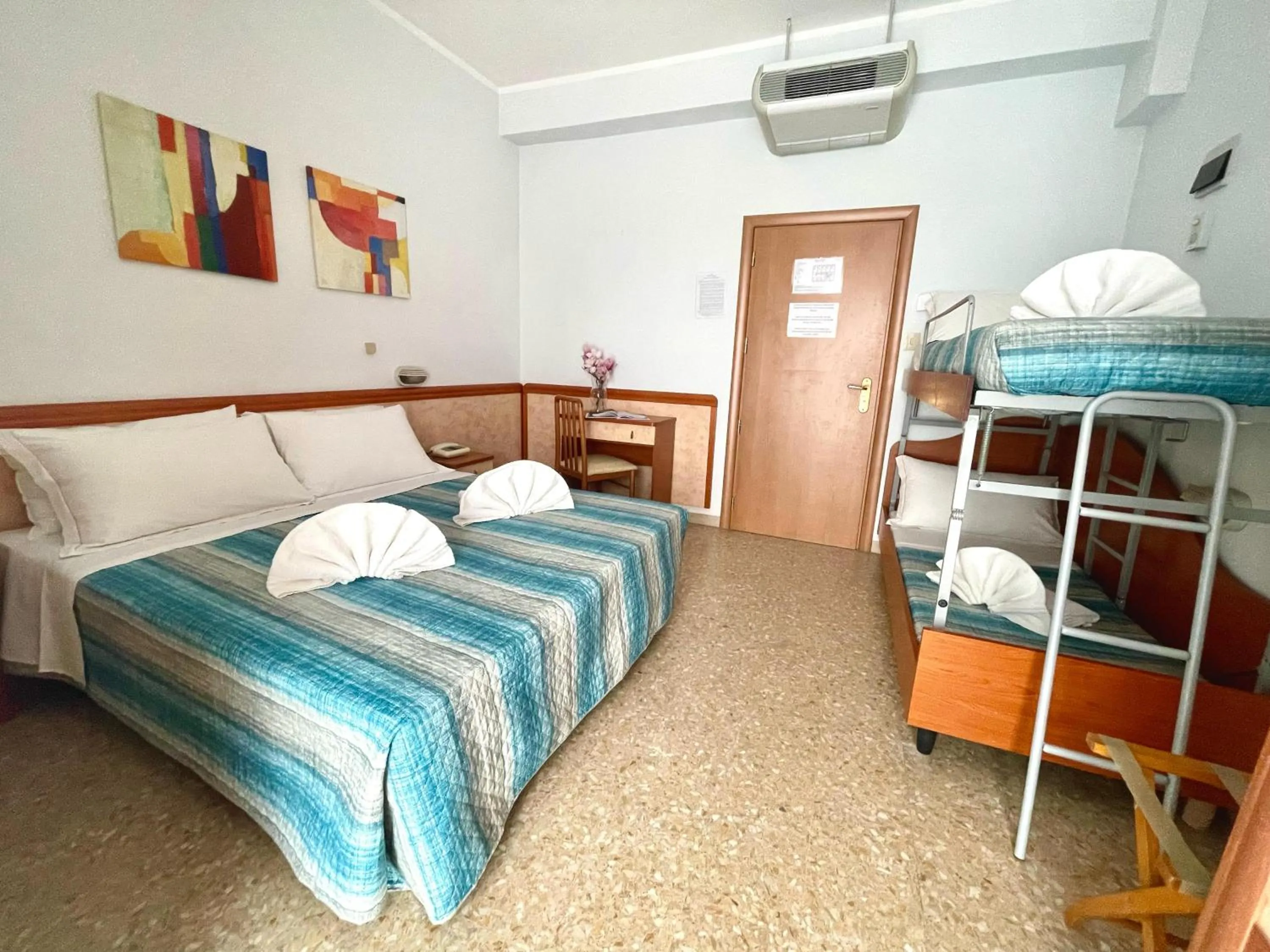 Bedroom, Bed in Hotel Crystal NUOVA GESTIONE 2025