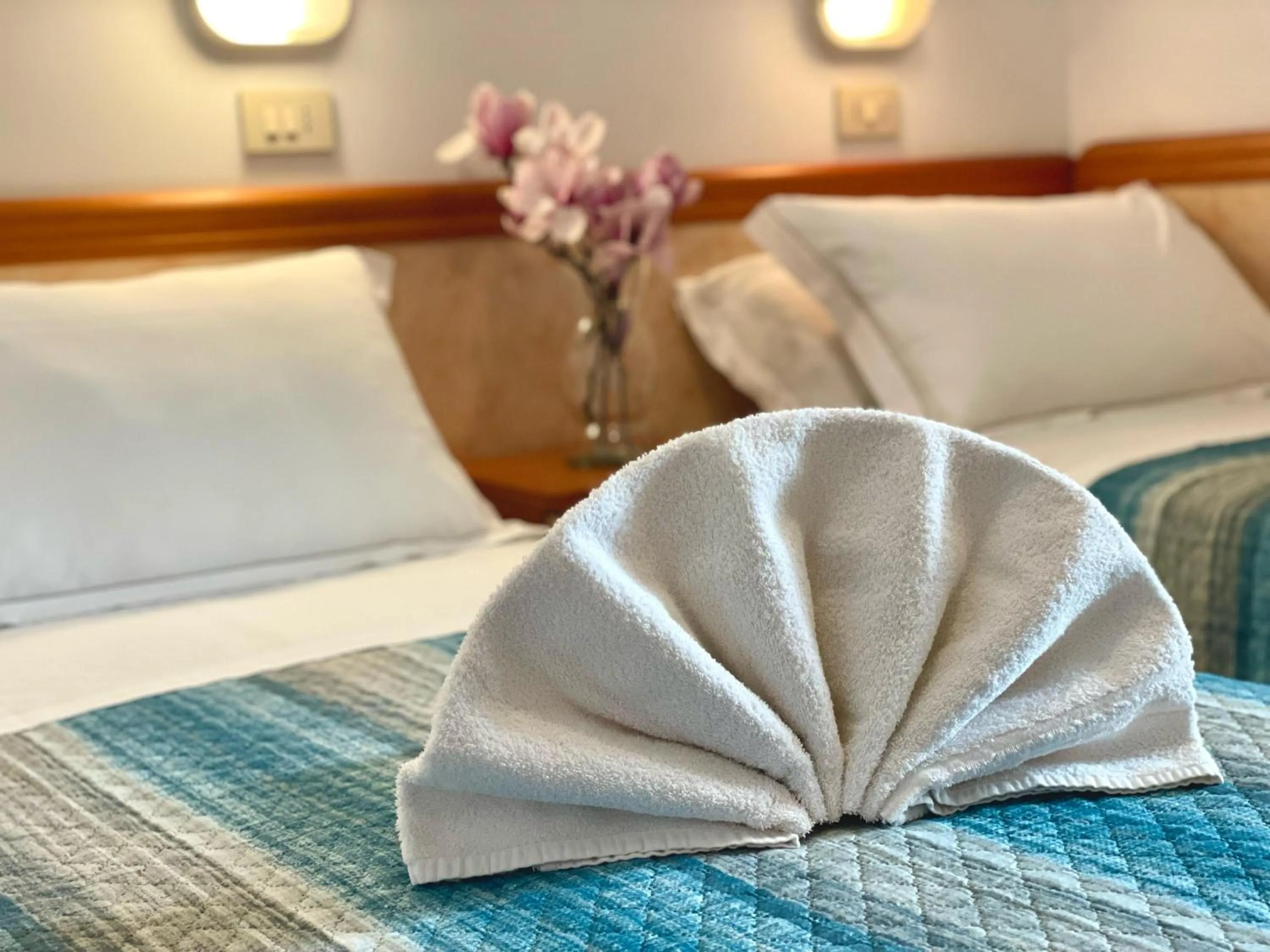 Bedroom, Bed in Hotel Crystal NUOVA GESTIONE 2025