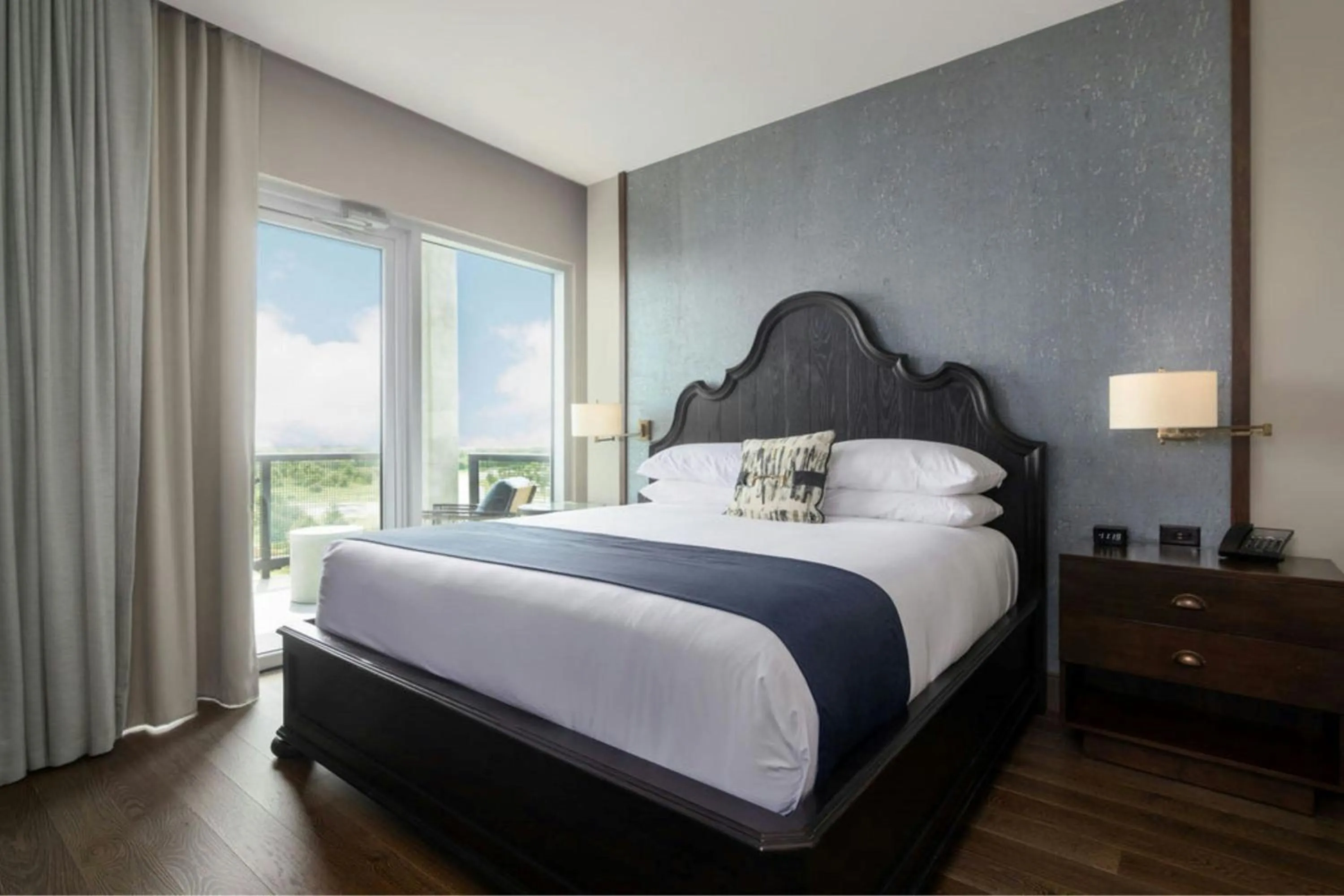 Photo of the whole room, Bed in The Stella Hotel, Autograph Collection