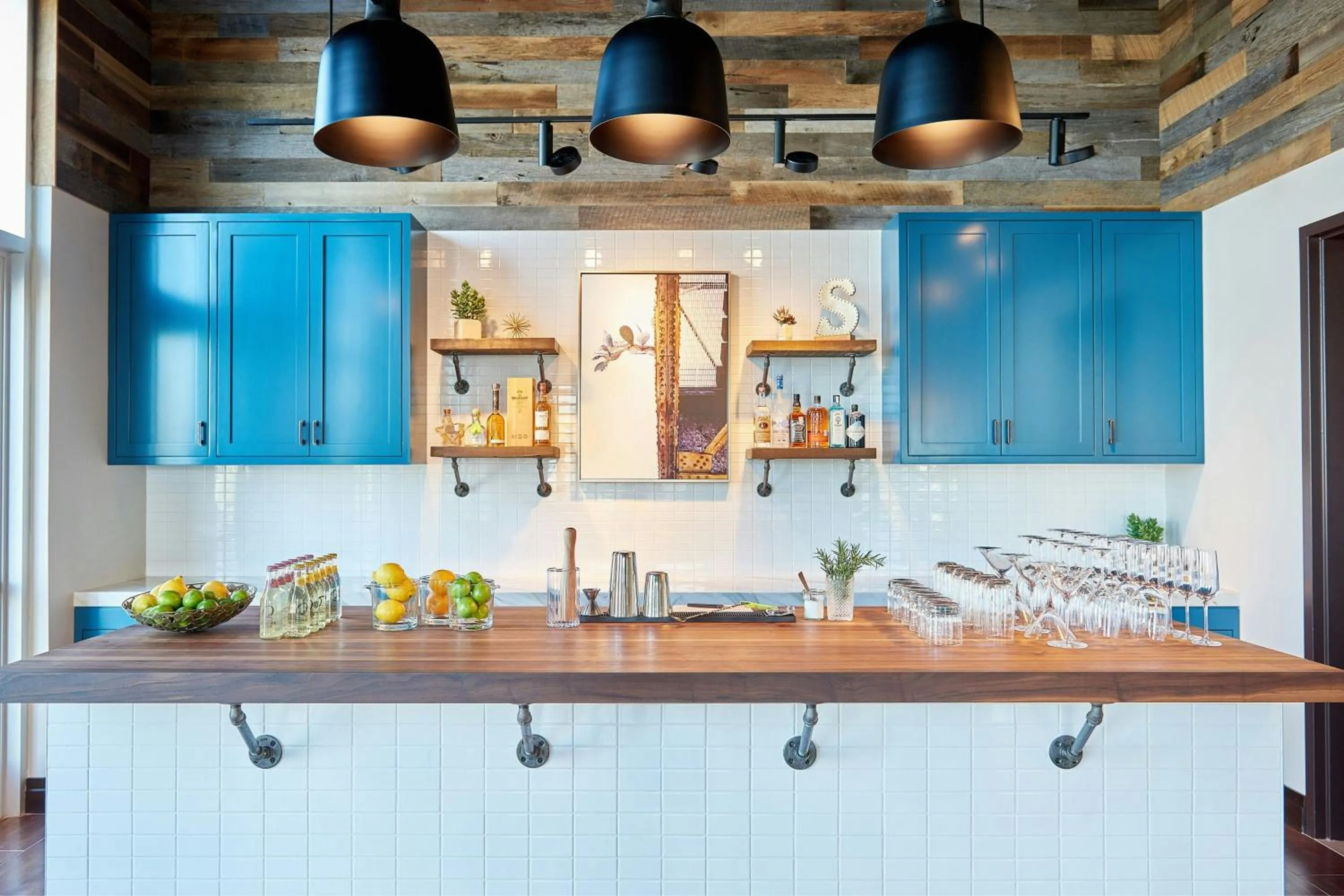 Lounge or bar in The Stella Hotel, Autograph Collection