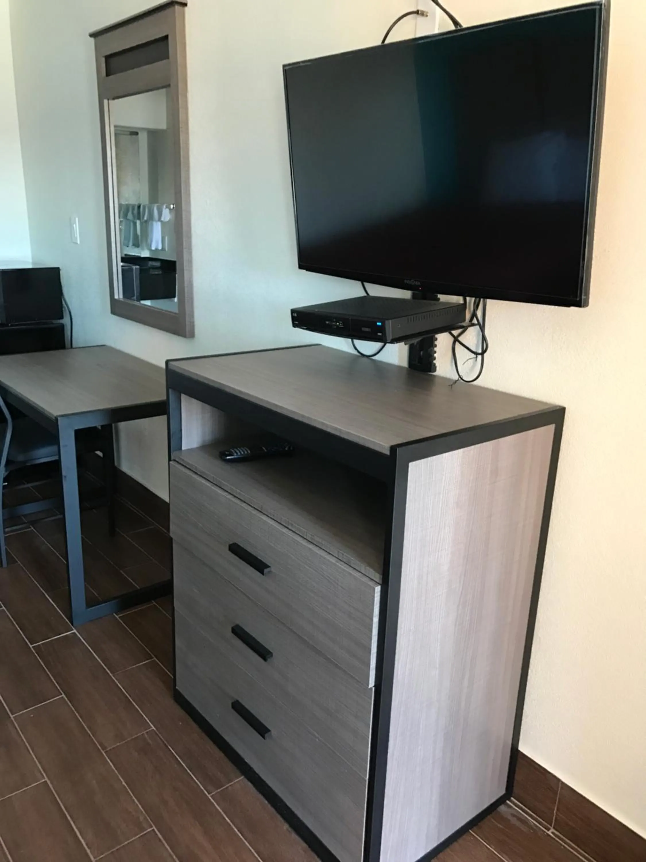 TV and multimedia in Moonlight Inn & Suites