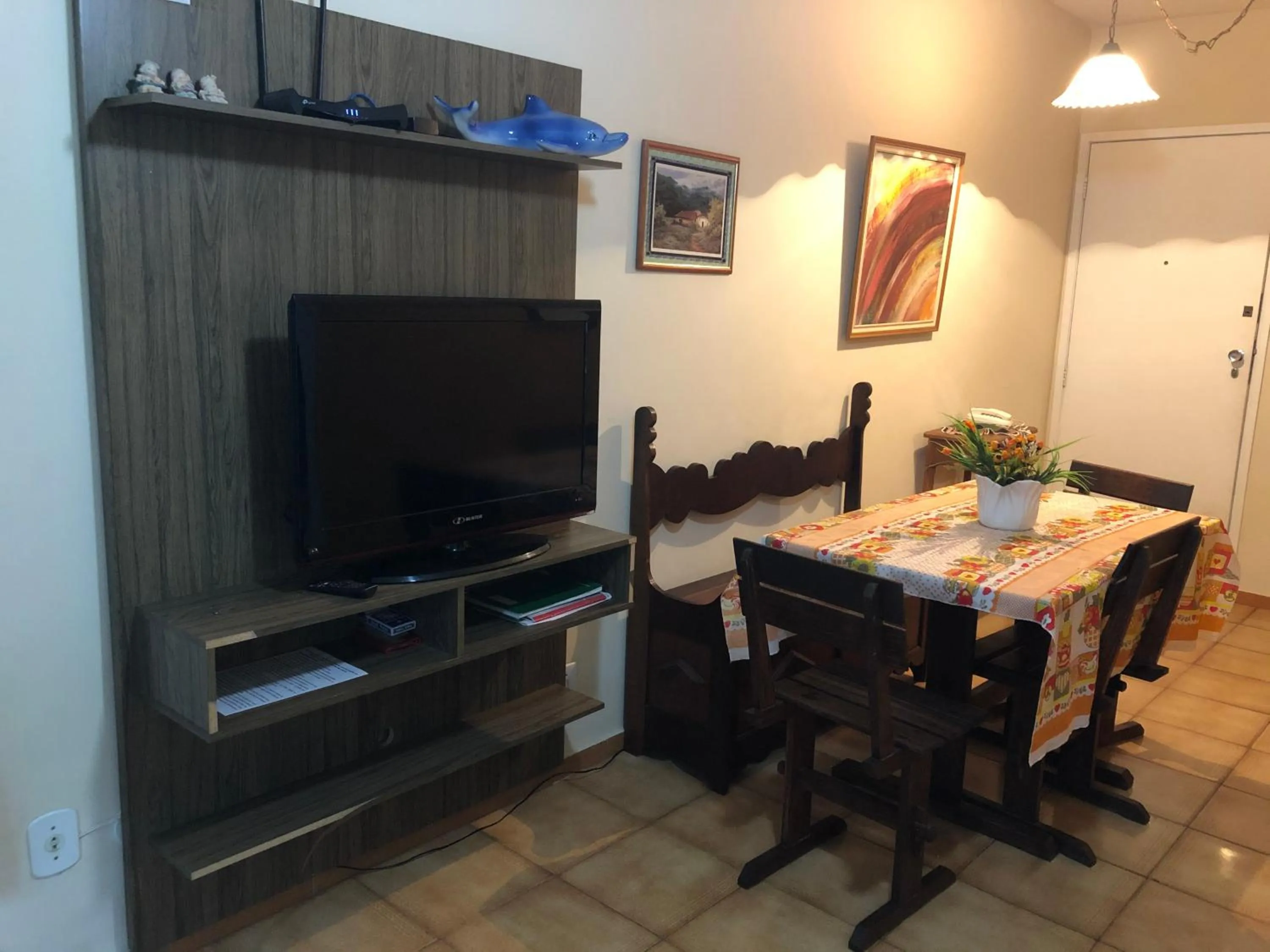 Communal lounge/ TV room in Apto Temporada Cabo Frio