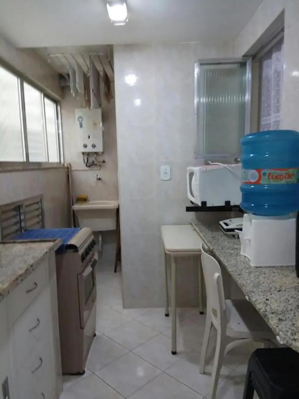 Communal kitchen in Apto Temporada Cabo Frio