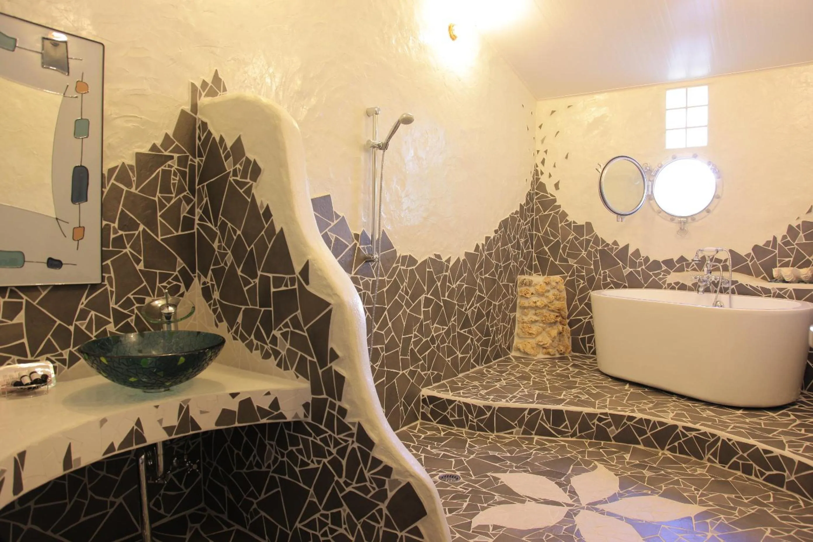 Shower in Taketomijima Akaneya