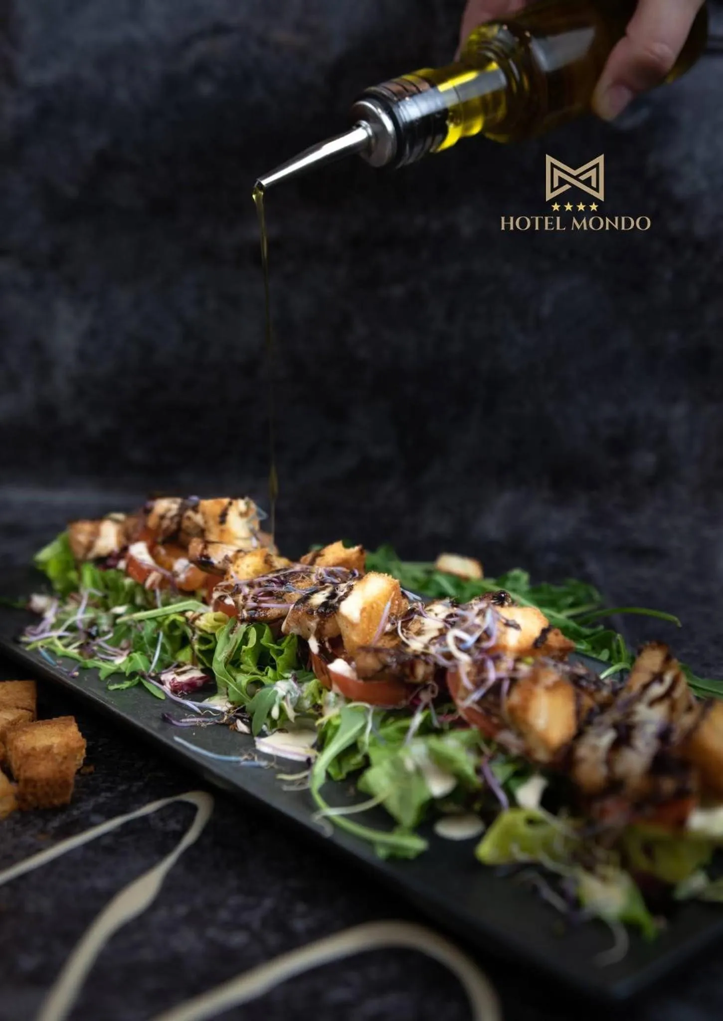 Restaurant/places to eat in Hotel Mondo