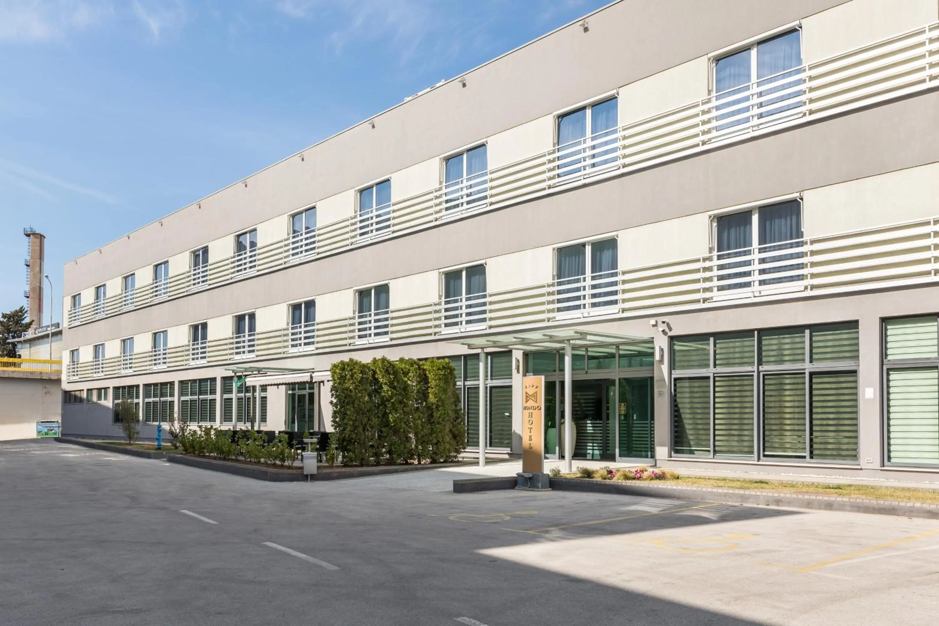 Property building in Hotel Mondo