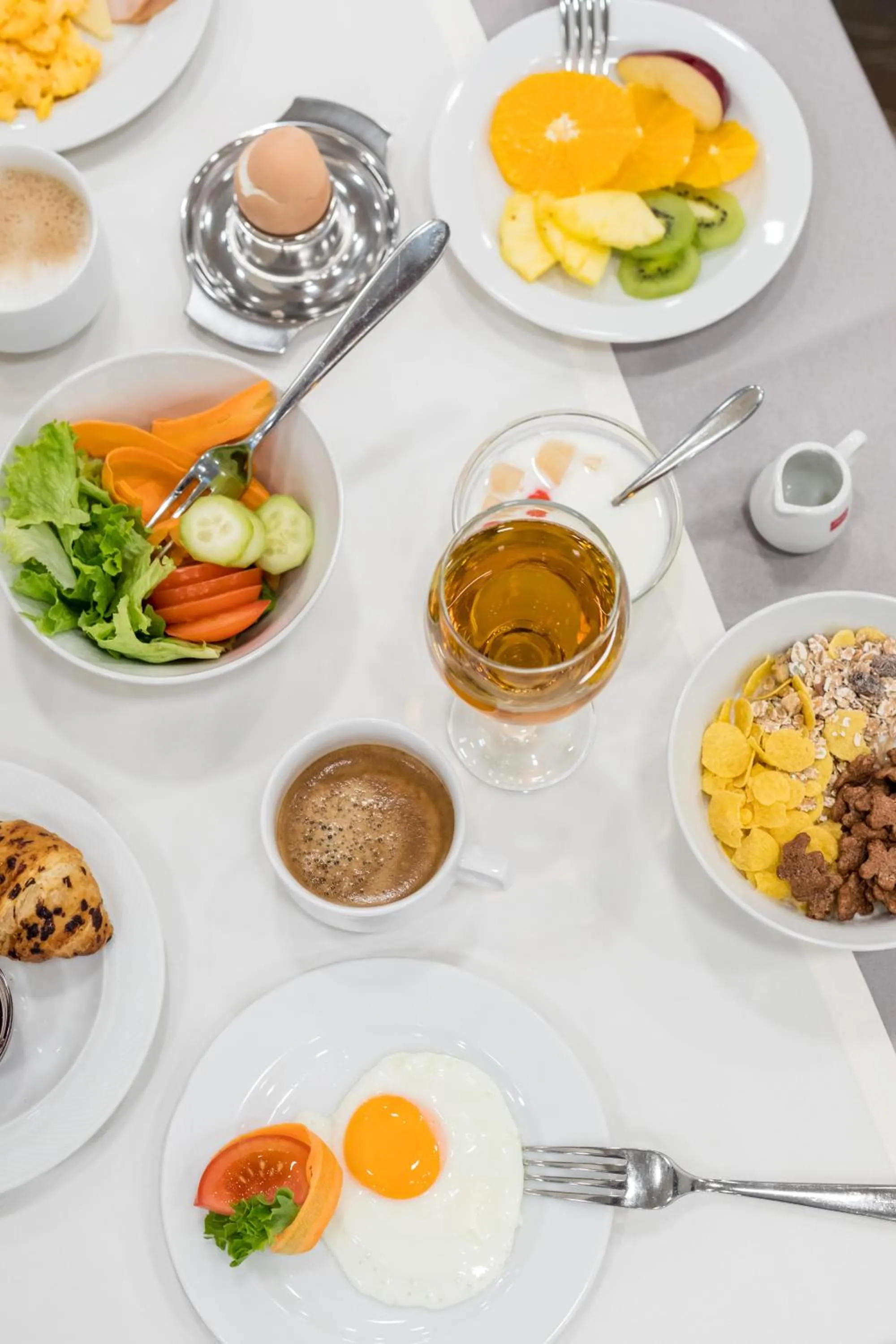 Restaurant/places to eat in Hotel Mondo