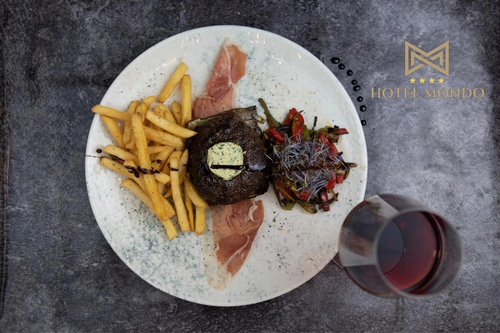 Restaurant/places to eat in Hotel Mondo