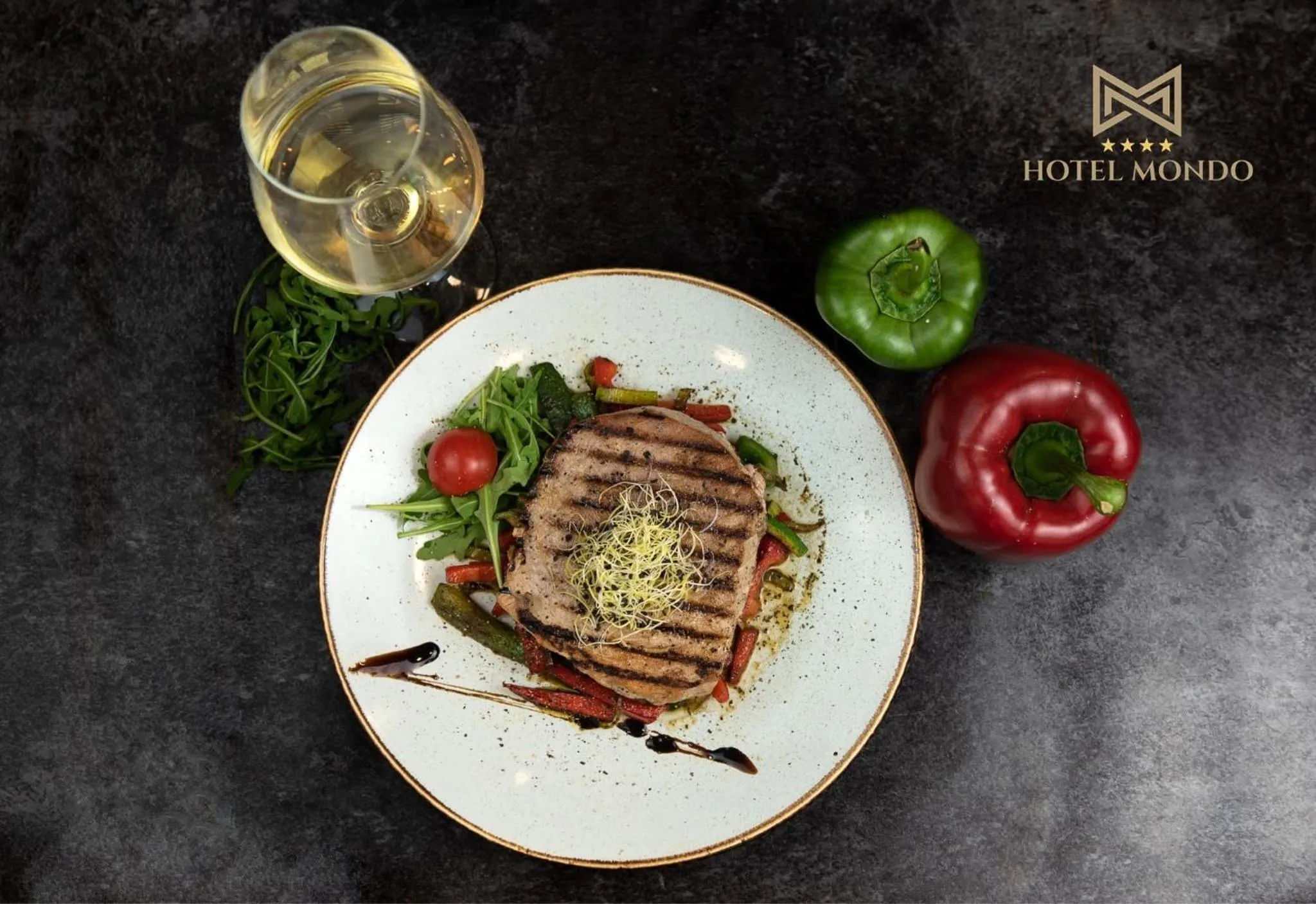 Restaurant/places to eat in Hotel Mondo