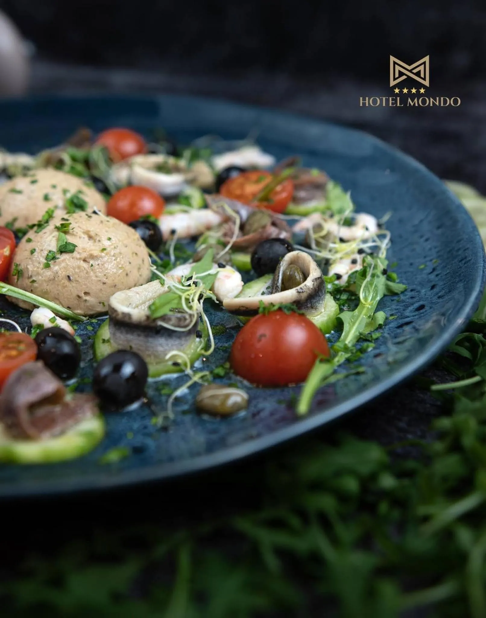 Restaurant/places to eat in Hotel Mondo