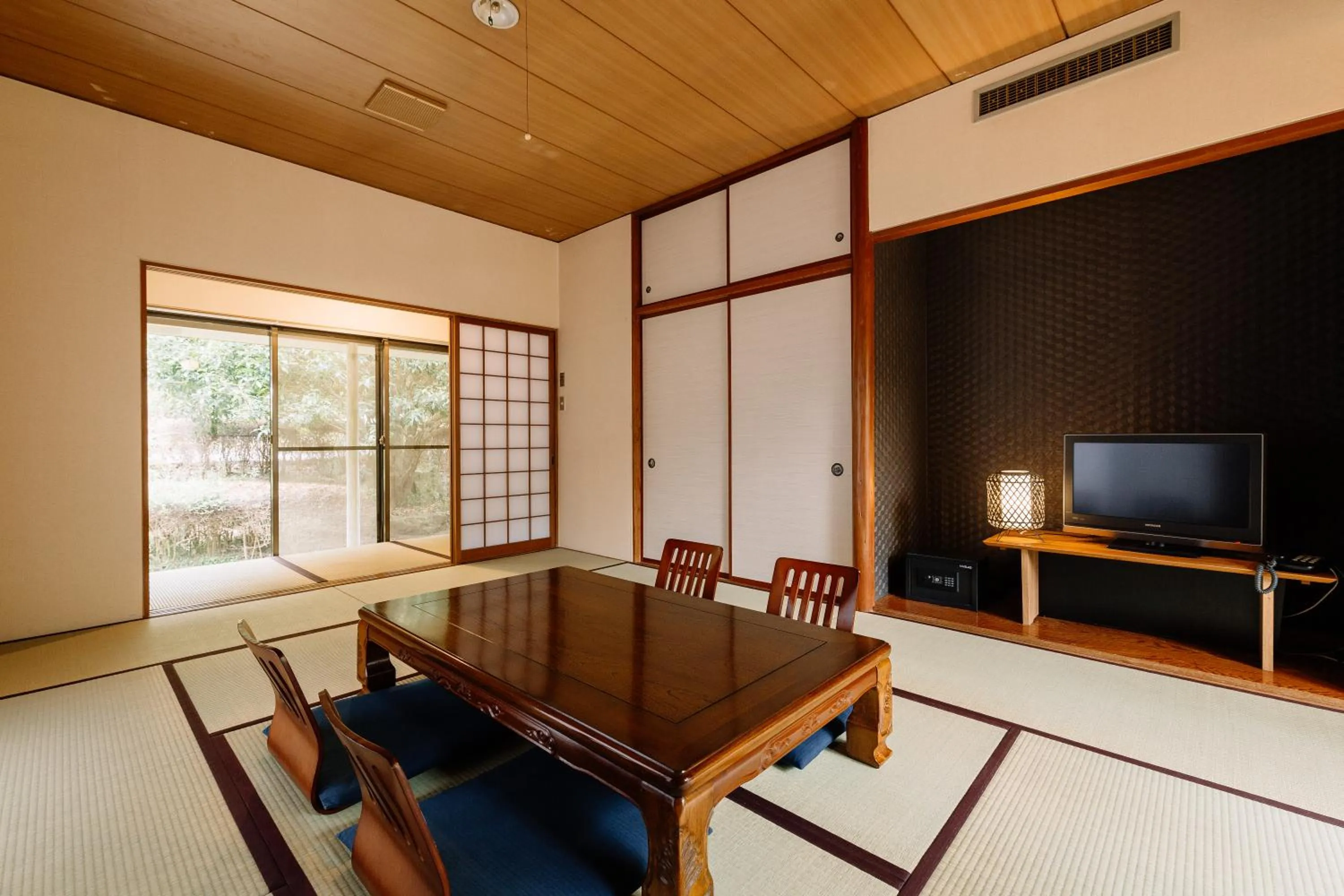 Photo of the whole room in Hisaeya Ryokan