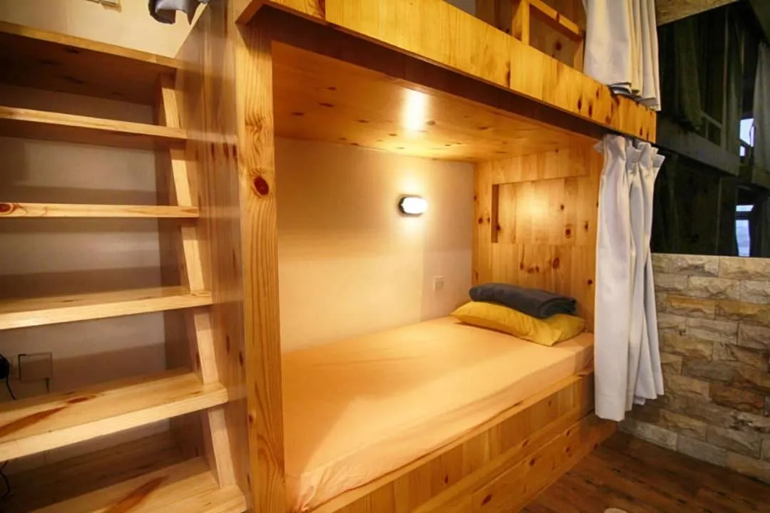 Decorative detail, Bed in D'calton seaview apartment