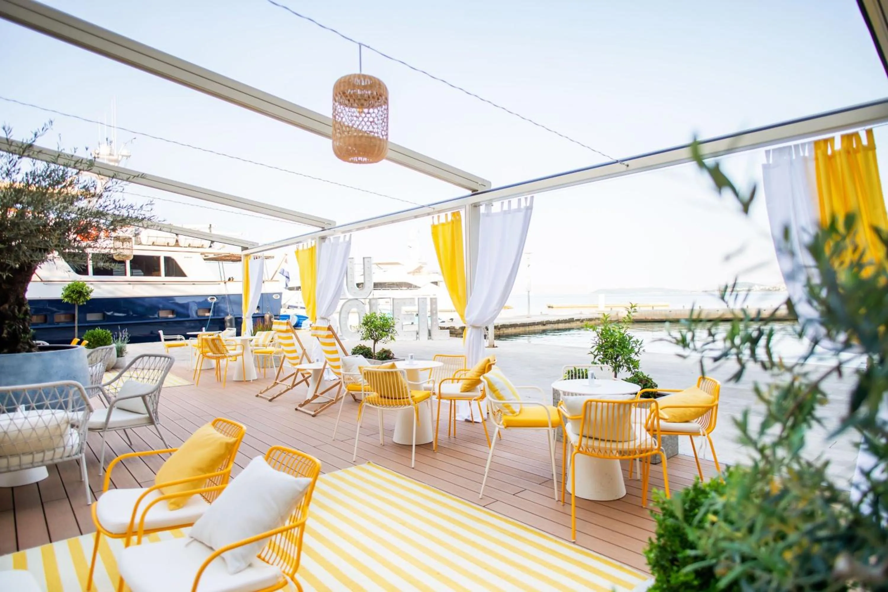 Restaurant/places to eat in Le Meridien Lav Split