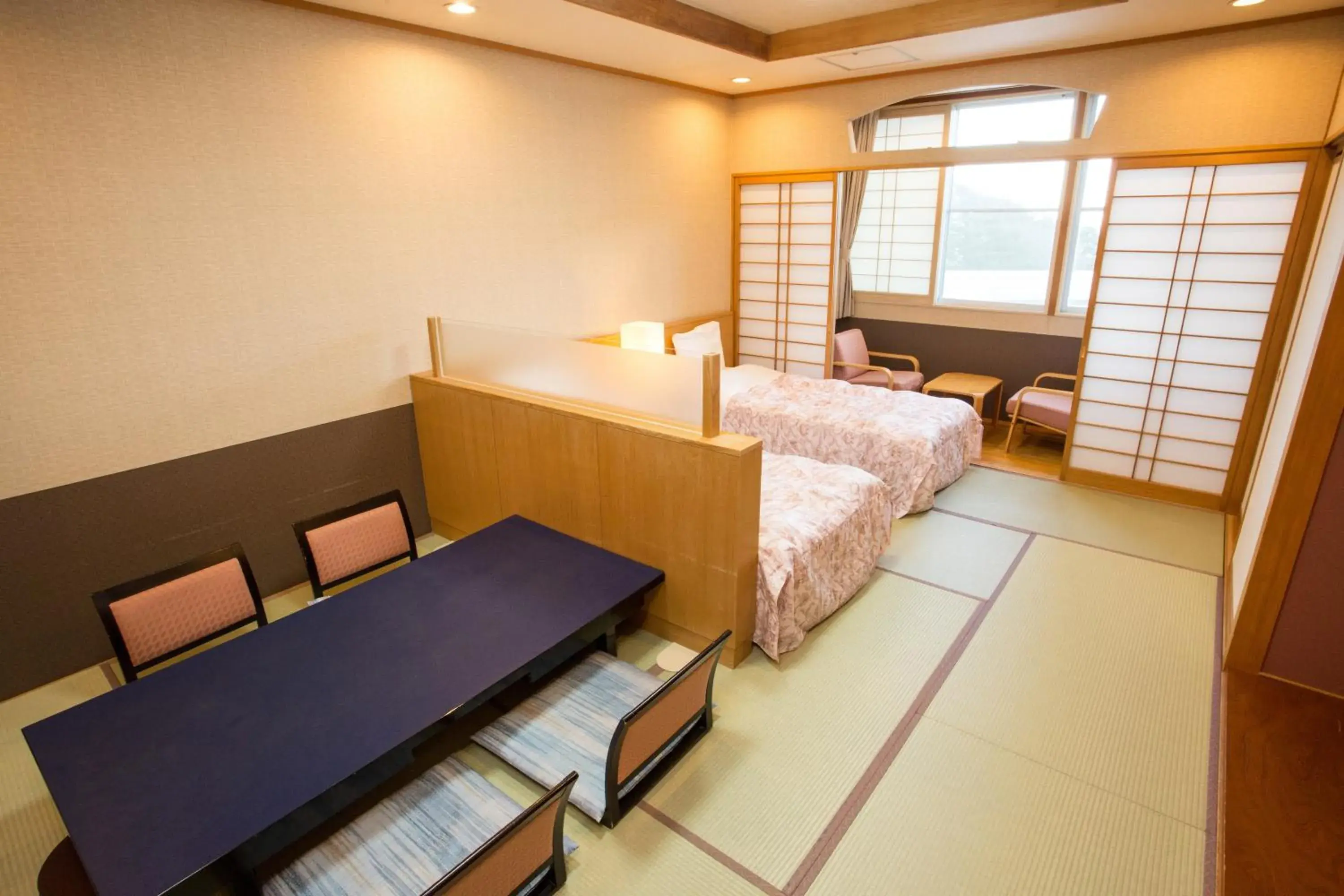 Twin Bed Room with Tatami Area in Hotel Keipu Twin Bed Room with Tatami Area in Hotel Keipu
