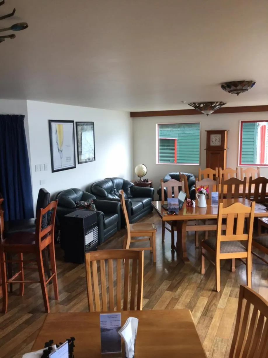 Restaurant/places to eat in The Lodge At Te Rawa