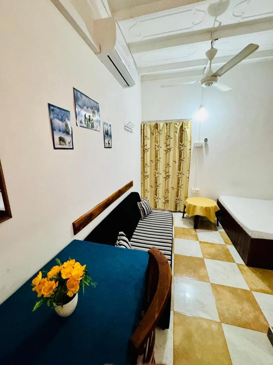 Seating area, Bed in Dambulla Tourist Resort