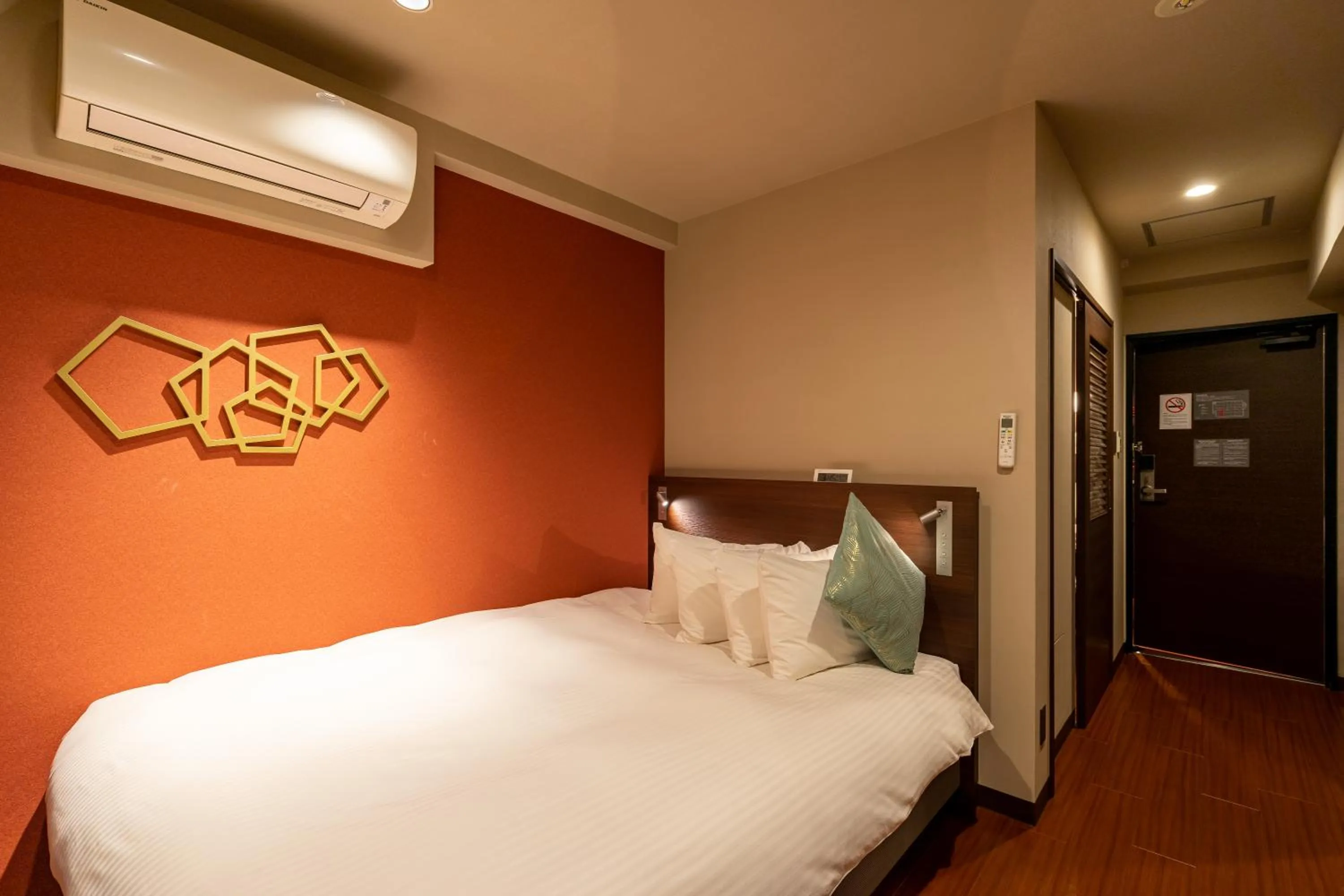 Bed in Red Roof Inn Kamata / Haneda Tokyo