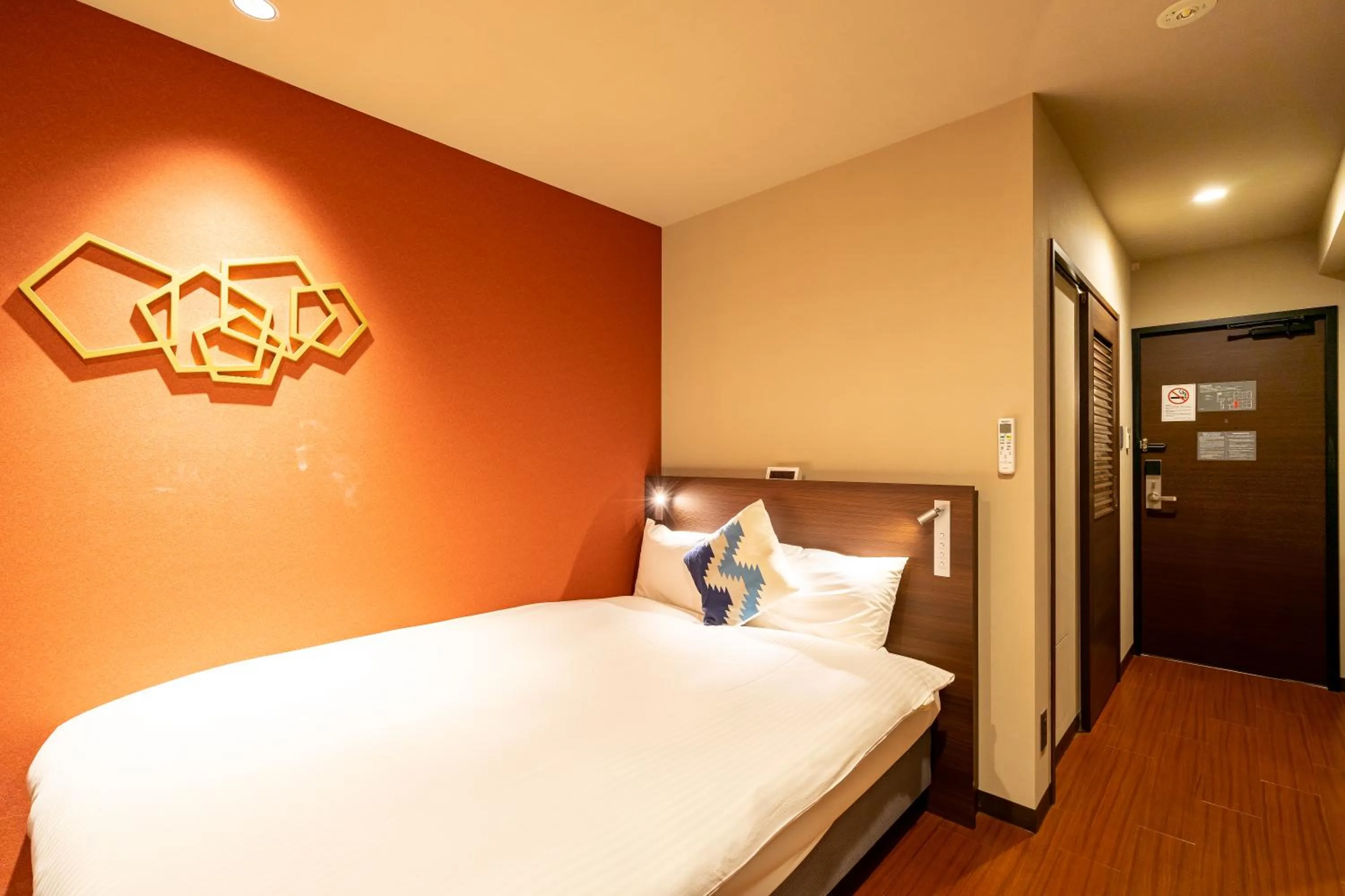 Bed in Red Roof Inn Kamata / Haneda Tokyo