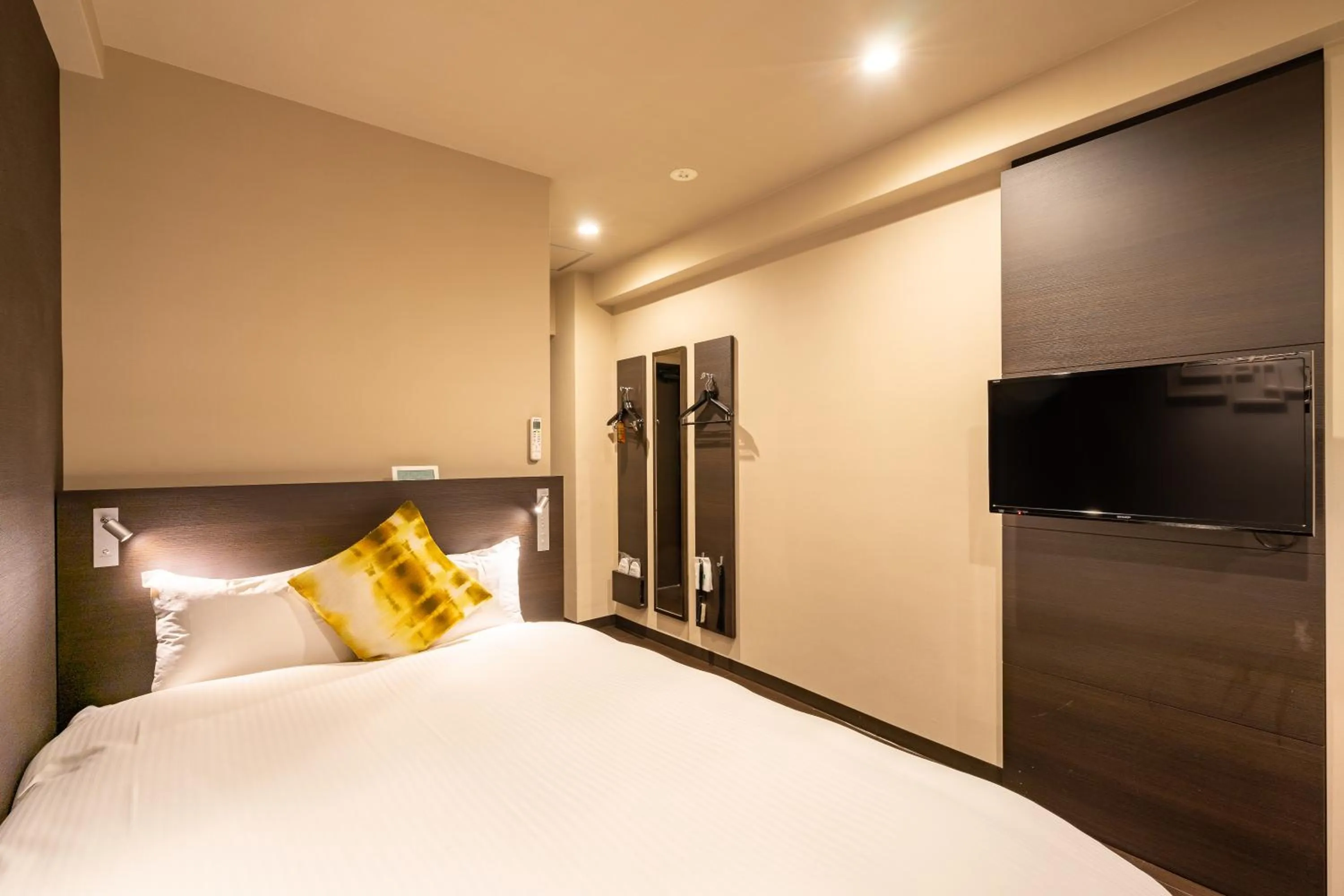 Bed in Red Roof Inn Kamata / Haneda Tokyo