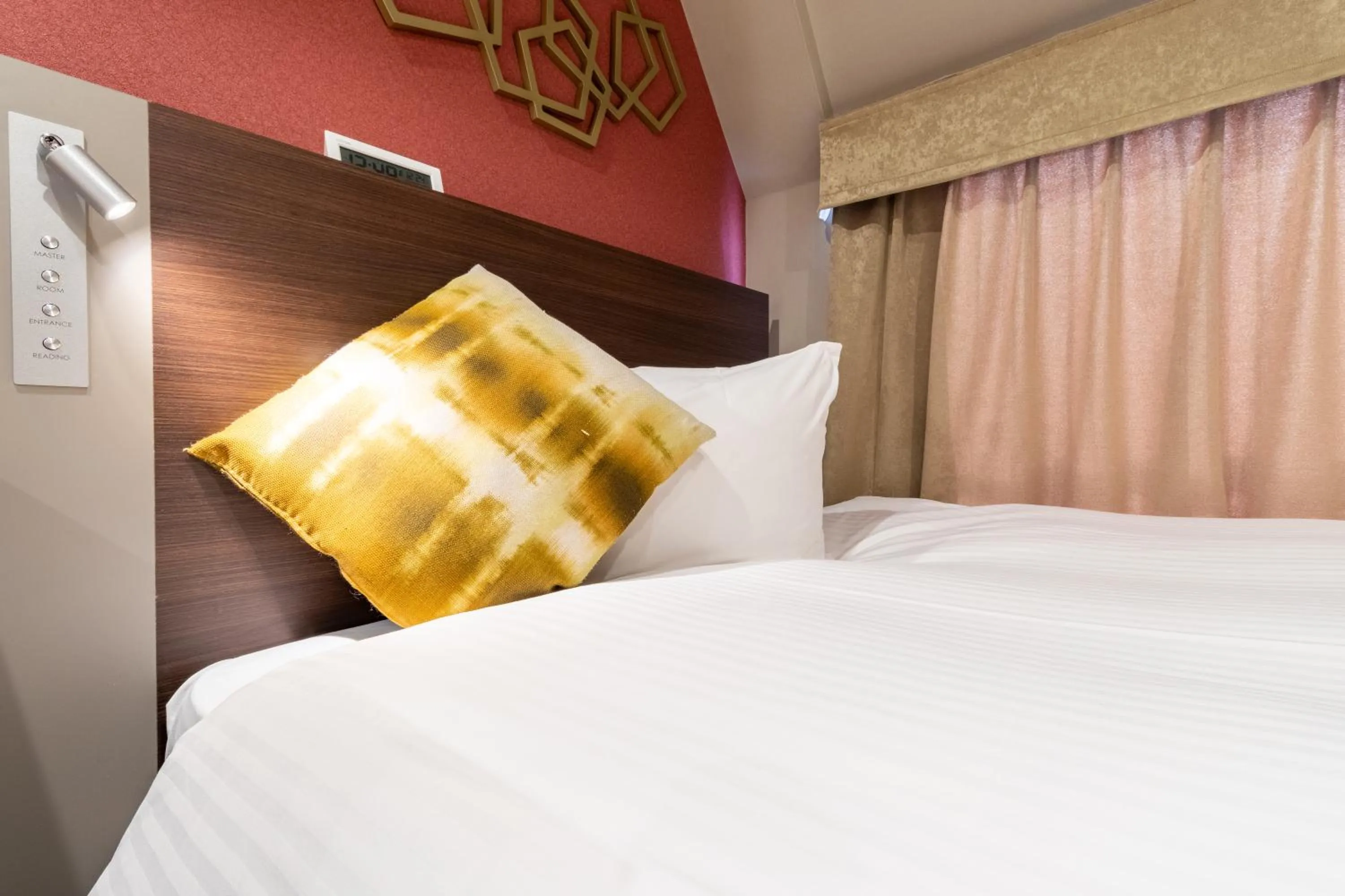 Bed in Red Roof Inn Kamata / Haneda Tokyo