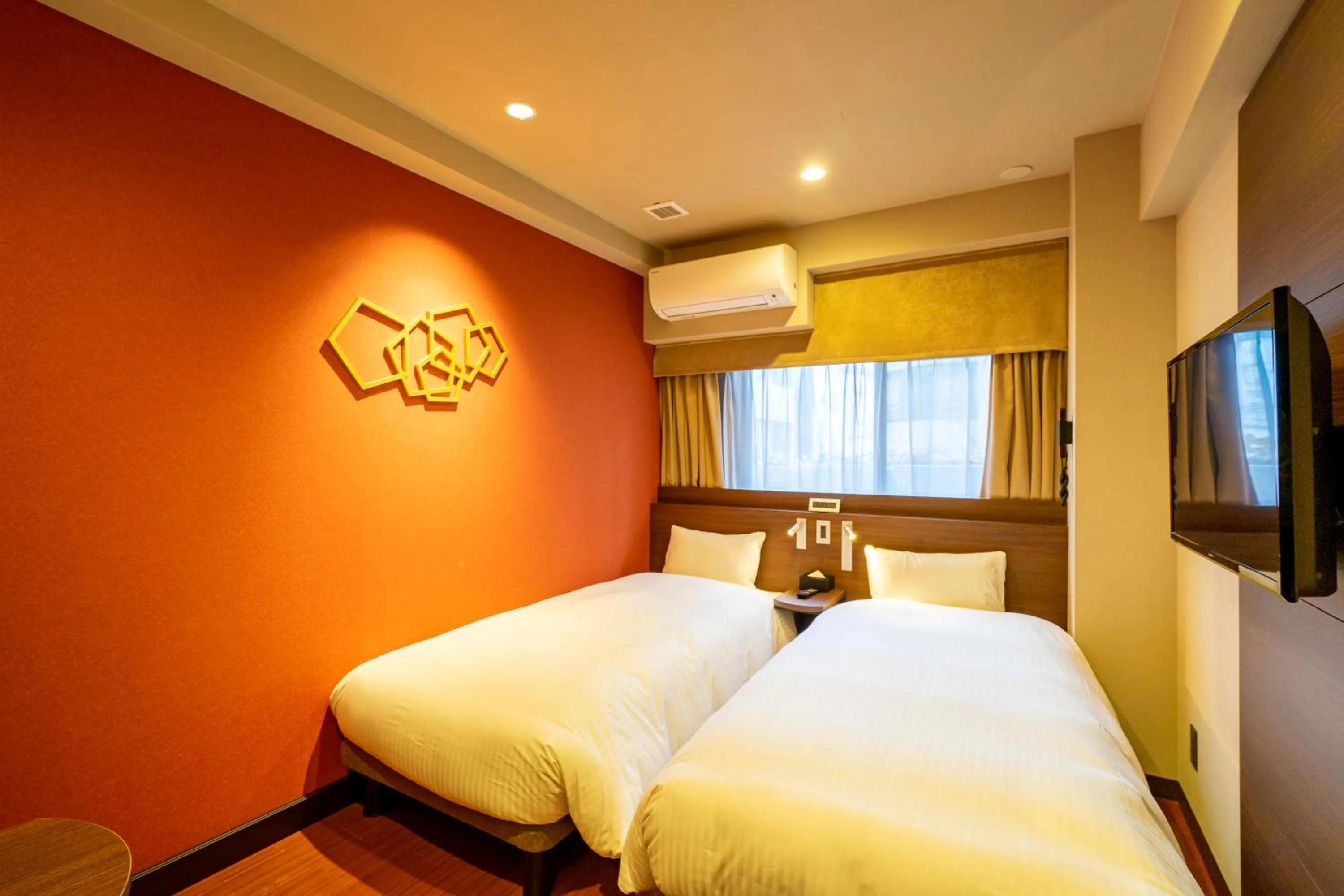 Bed in Red Roof Inn Kamata / Haneda Tokyo