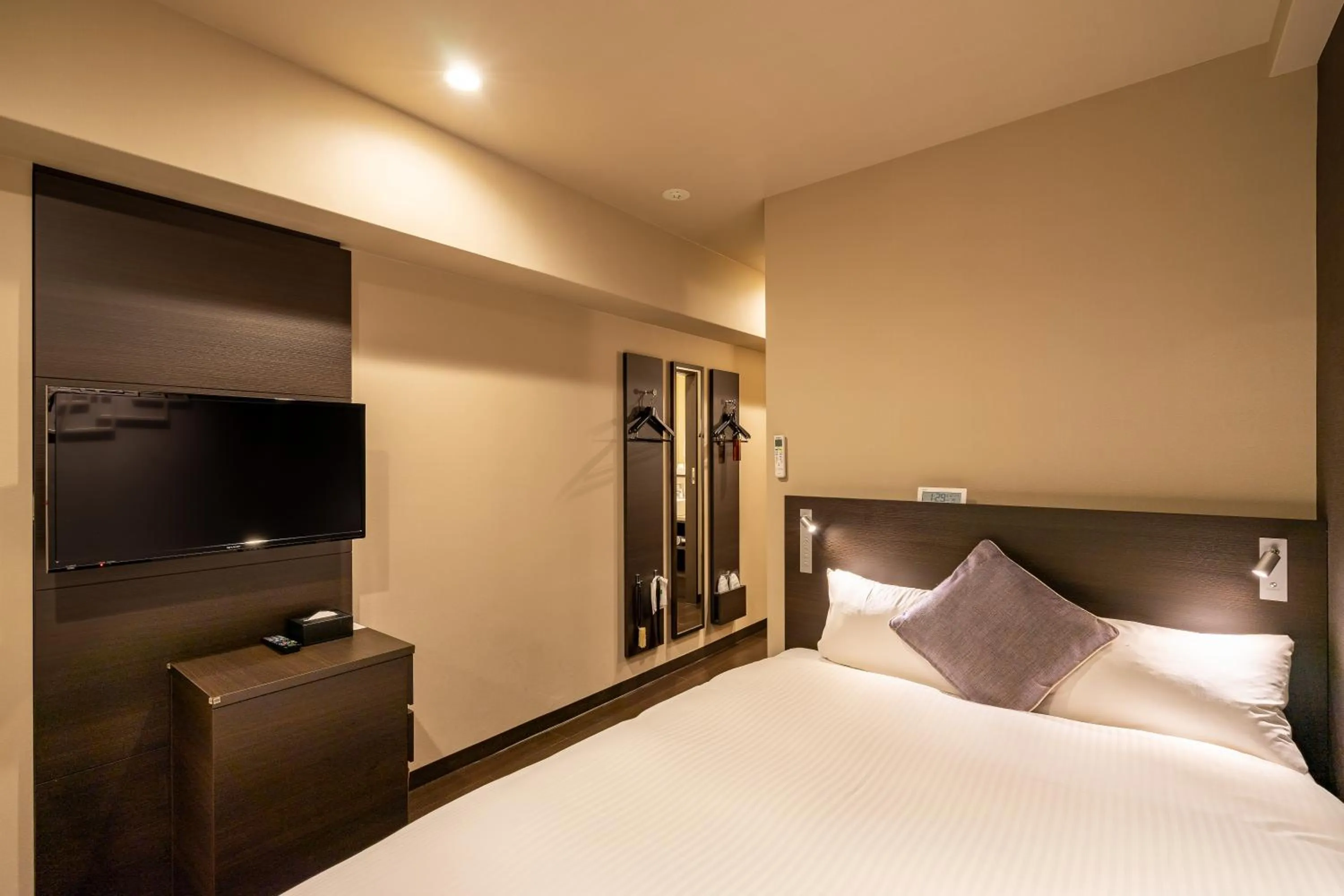 Bed in Red Roof Inn Kamata / Haneda Tokyo