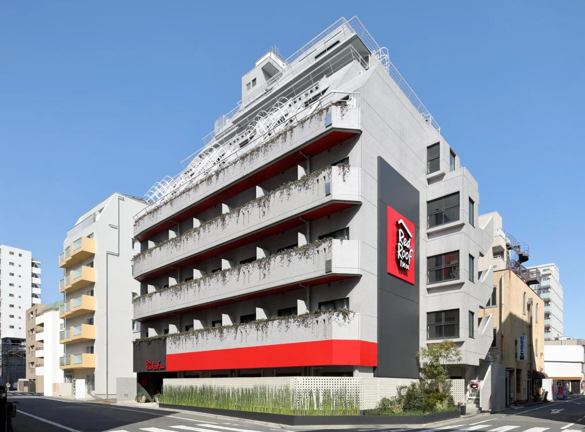 Property building in Red Roof Inn Kamata / Haneda Tokyo