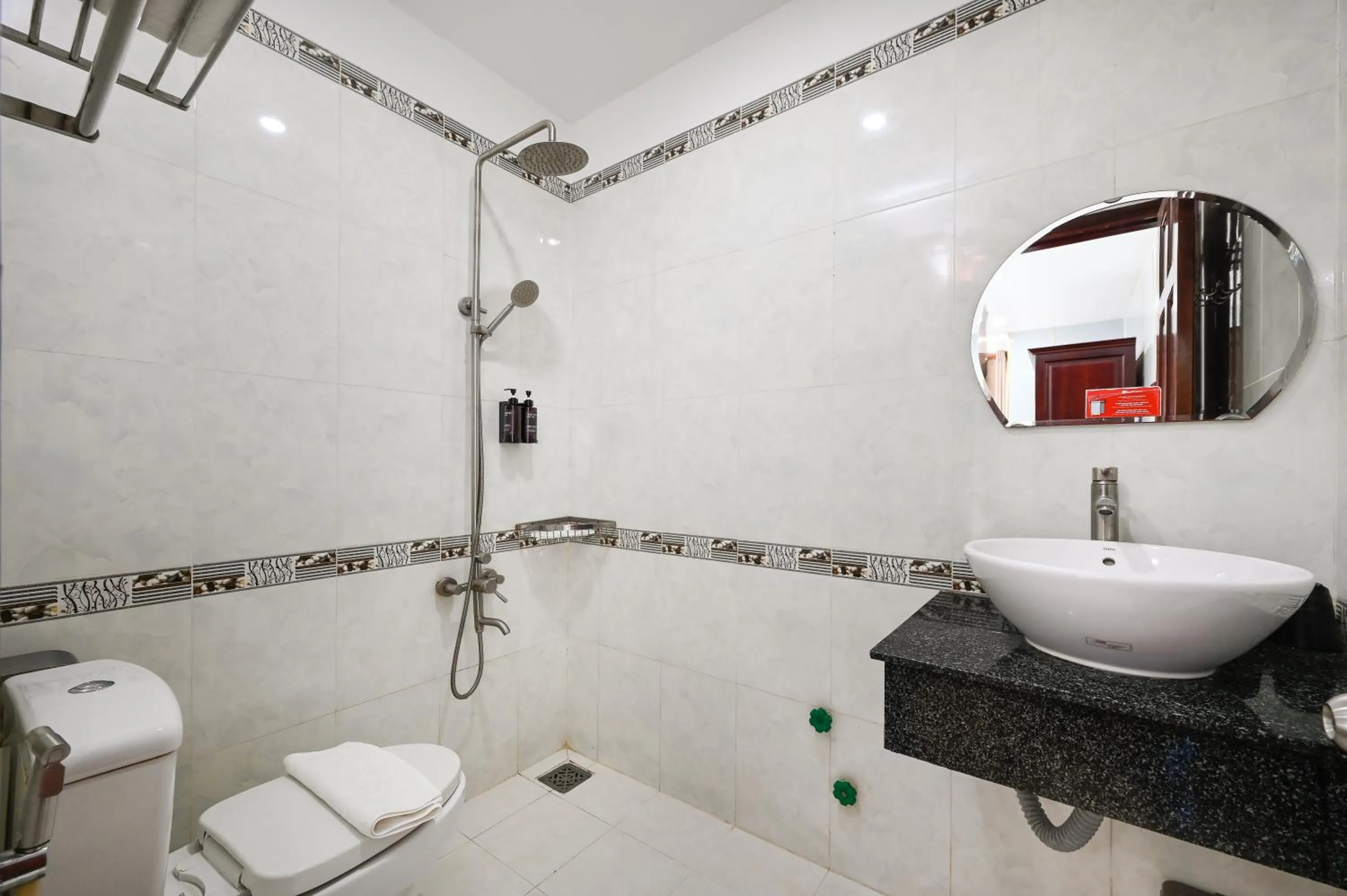 Shower in Gia Hoa Airport Hotel
