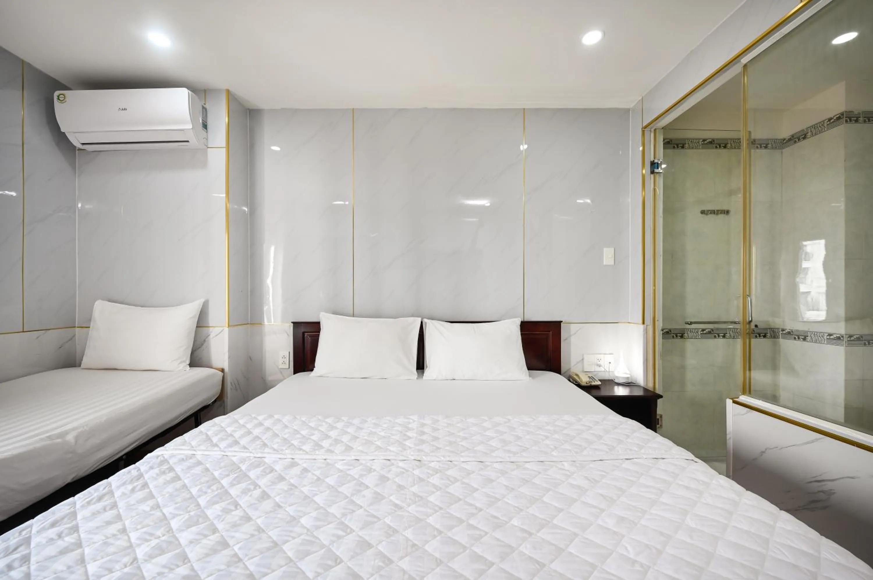 air conditioner, Bed in Gia Hoa Airport Hotel