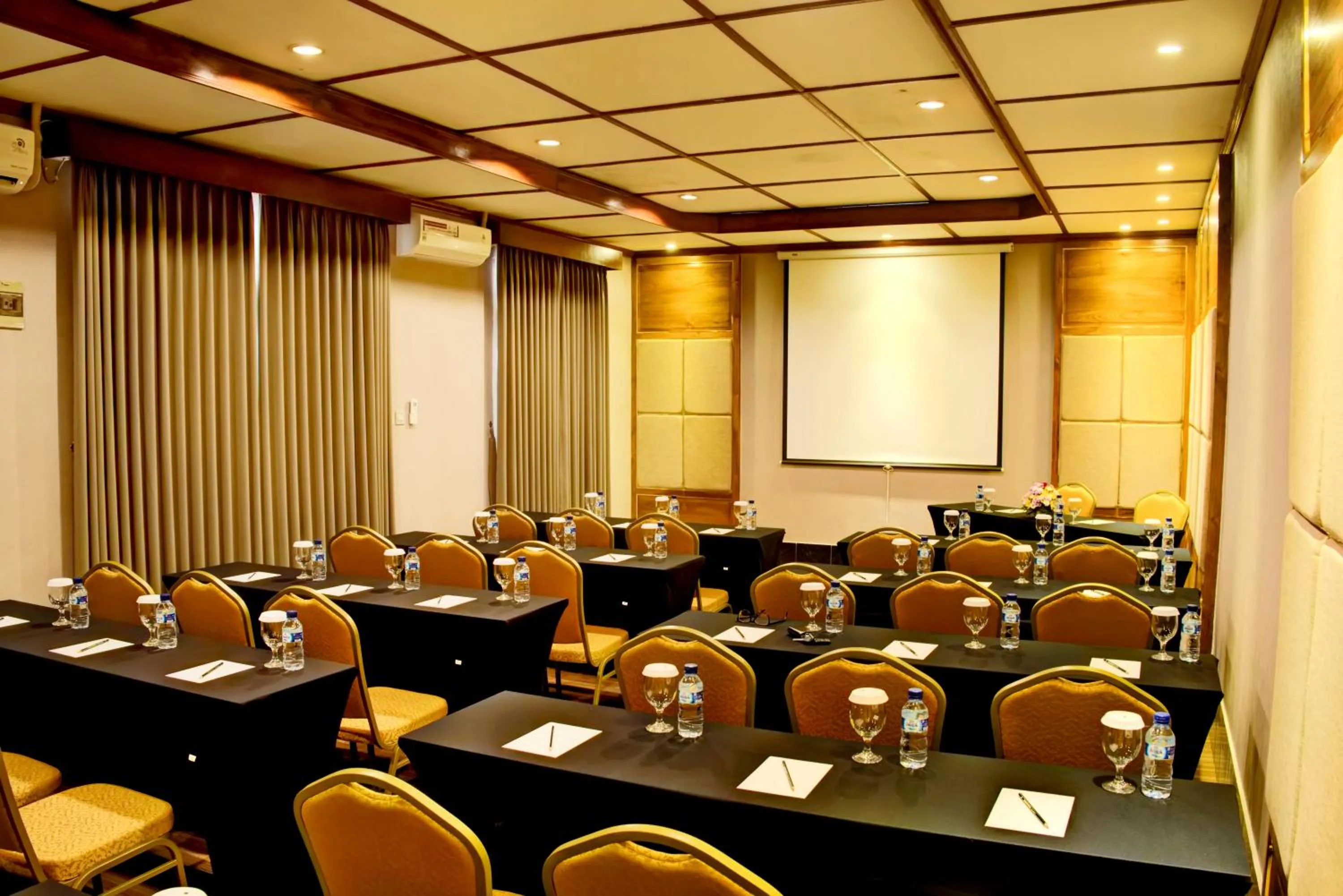 Business facilities in Raintree Boutique Villa & Gallery