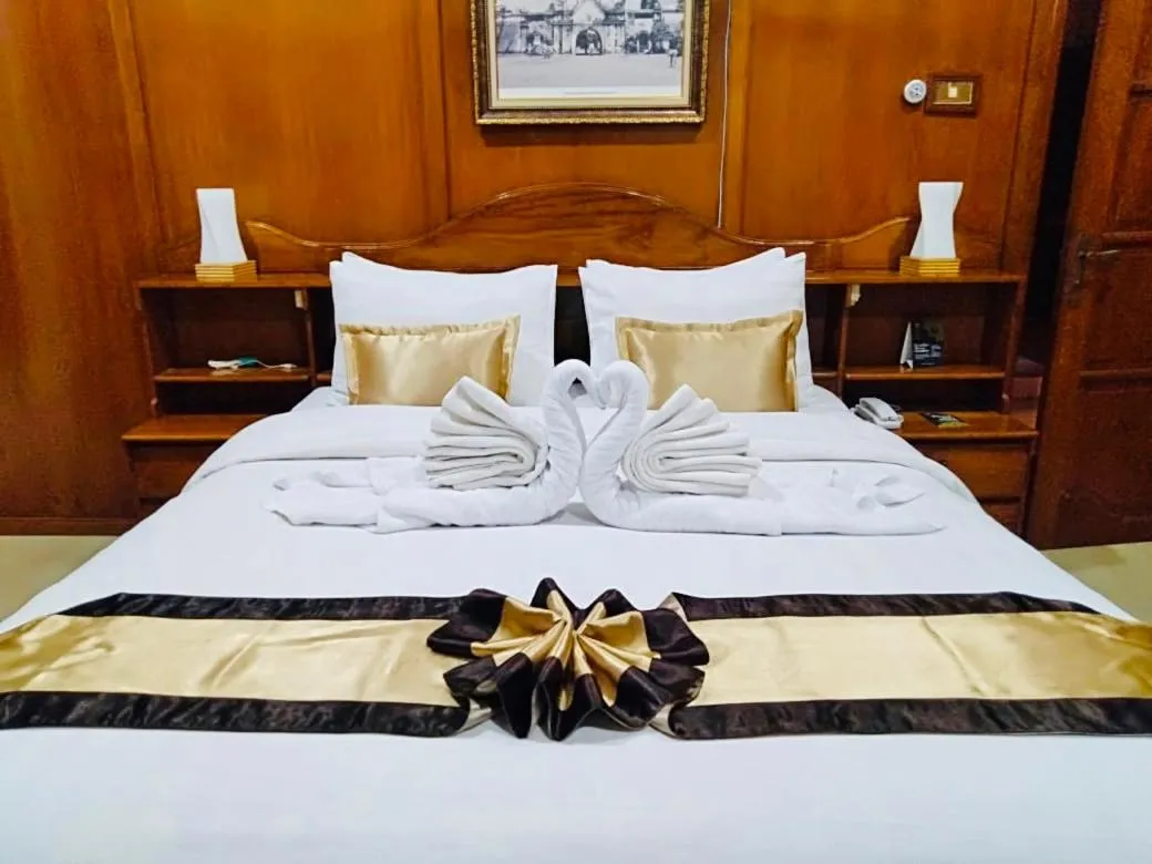Bed in Raintree Boutique Villa & Gallery