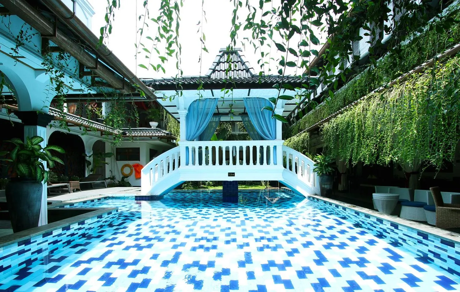 Swimming pool in Raintree Boutique Villa & Gallery