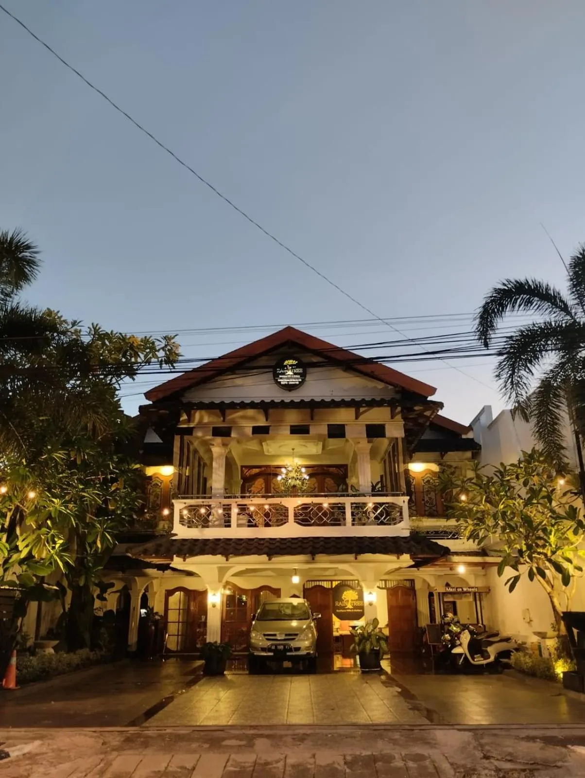 Raintree Boutique Villa & Gallery