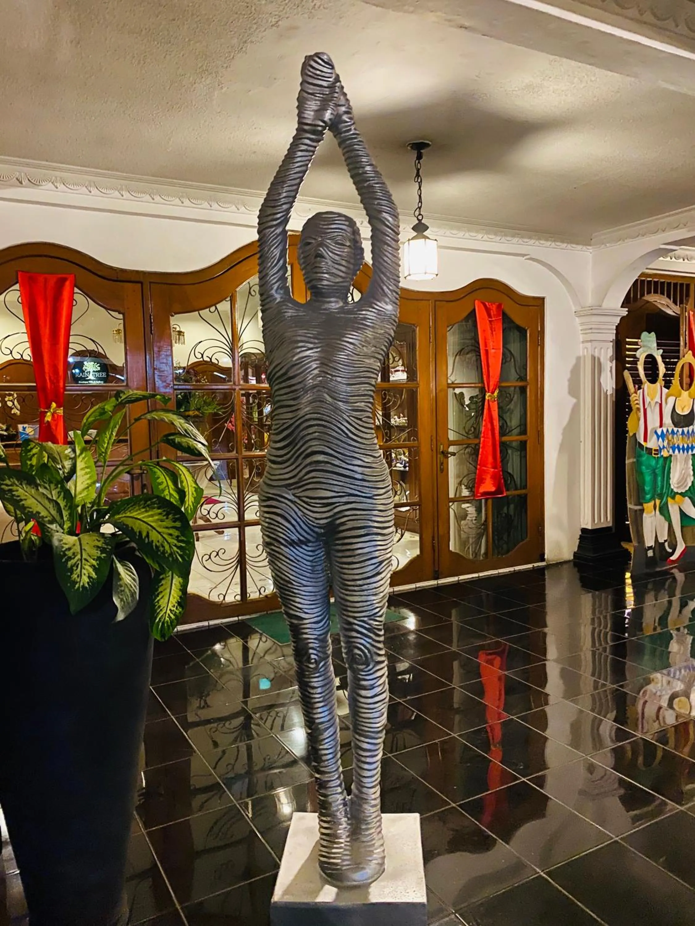 Raintree Boutique Villa & Gallery