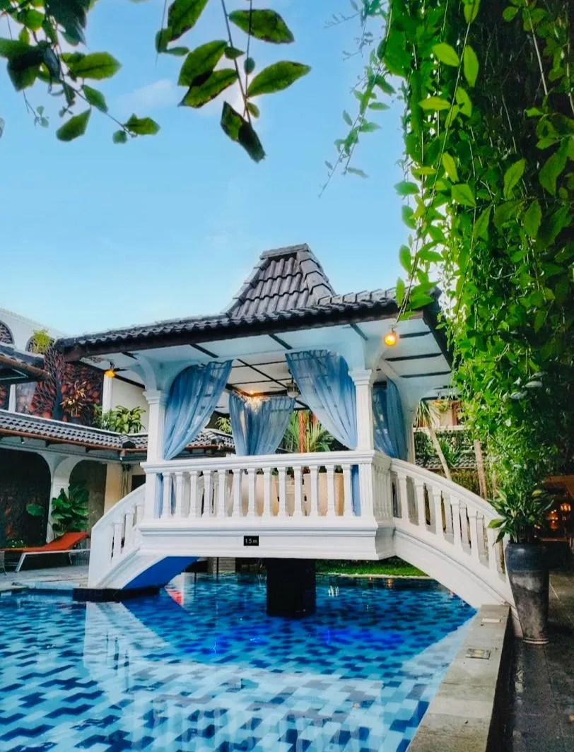 Raintree Boutique Villa & Gallery