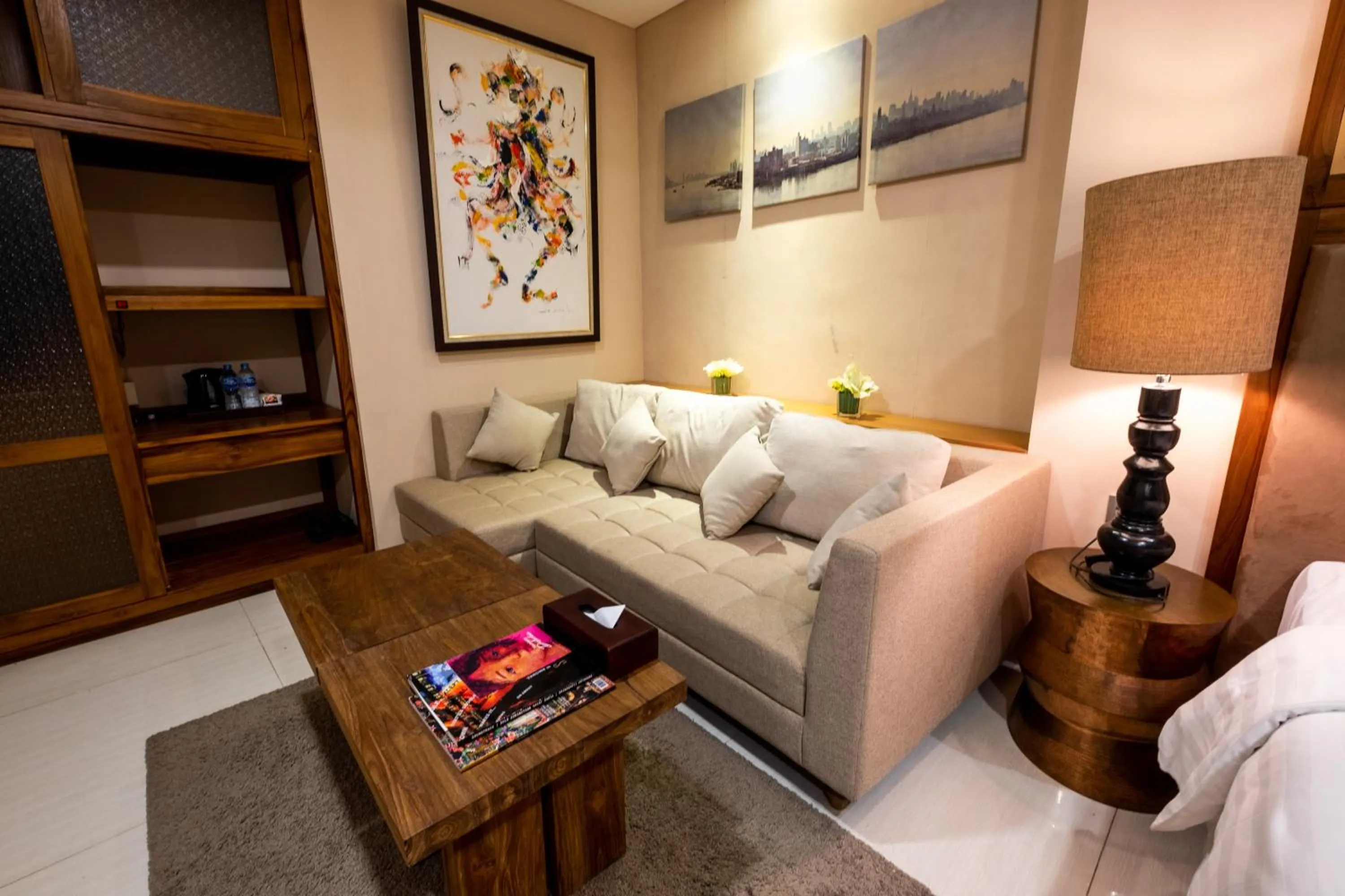 Raintree Boutique Villa & Gallery