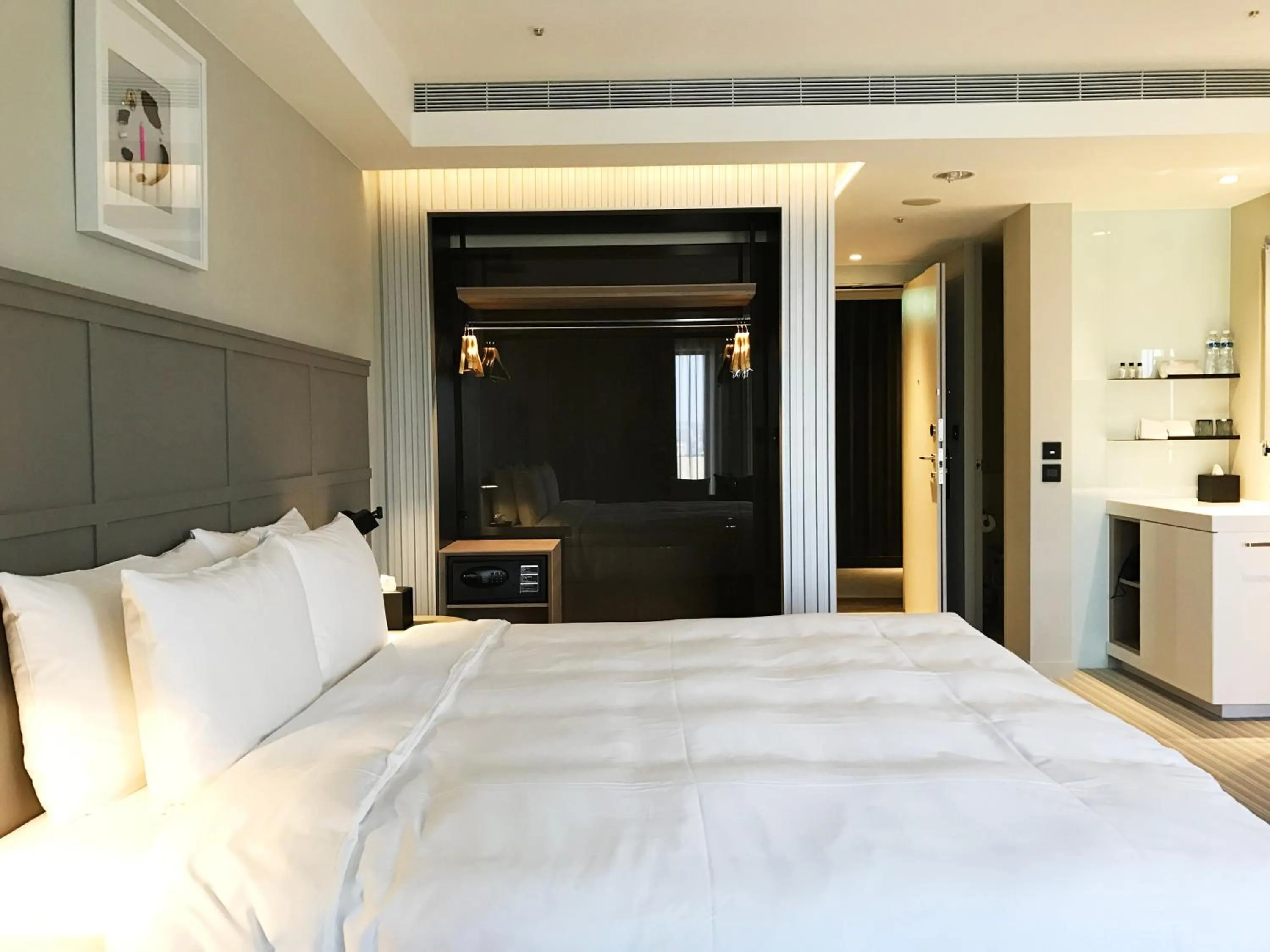 Photo of the whole room, Bed in Greet Inn