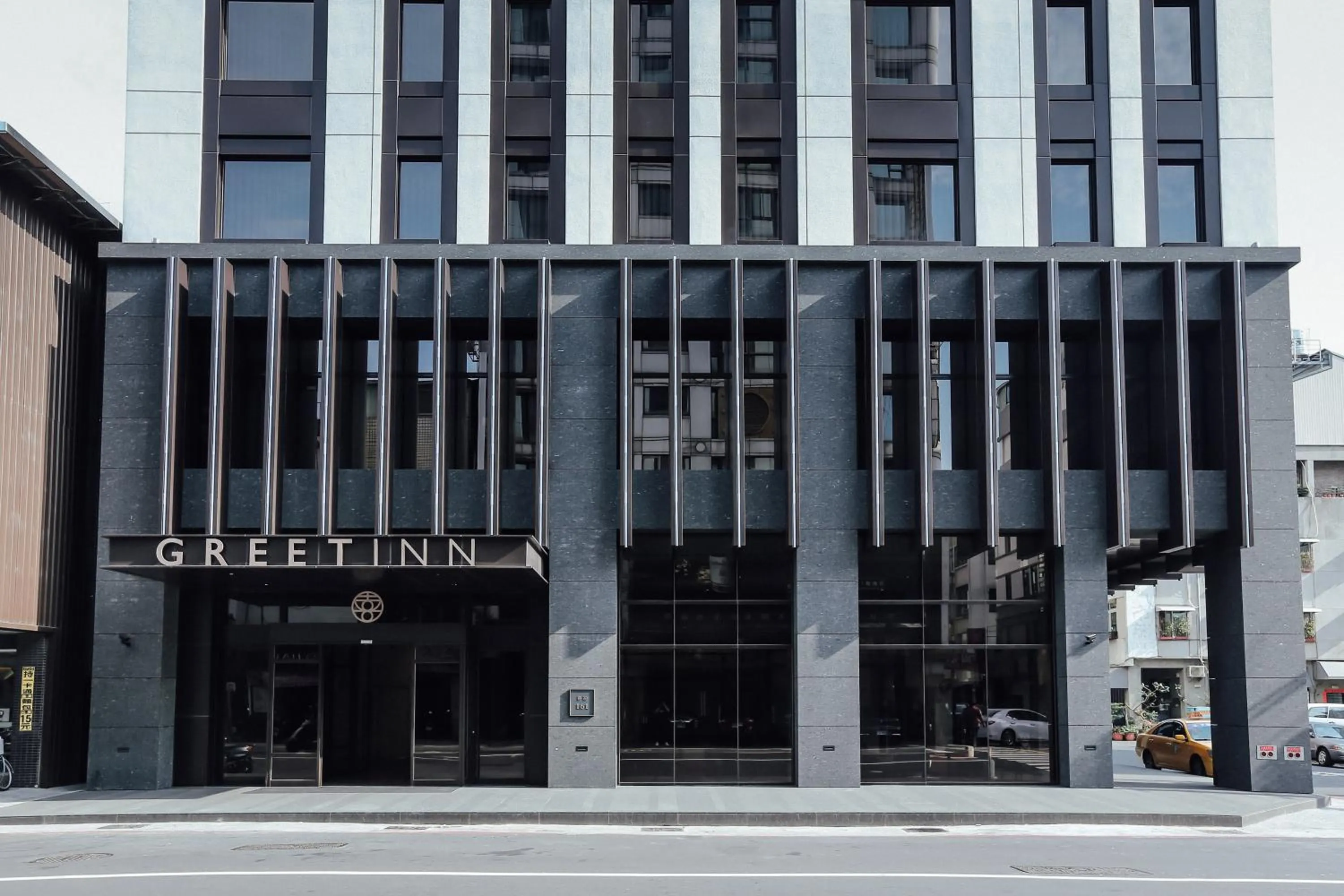 Facade/entrance in Greet Inn