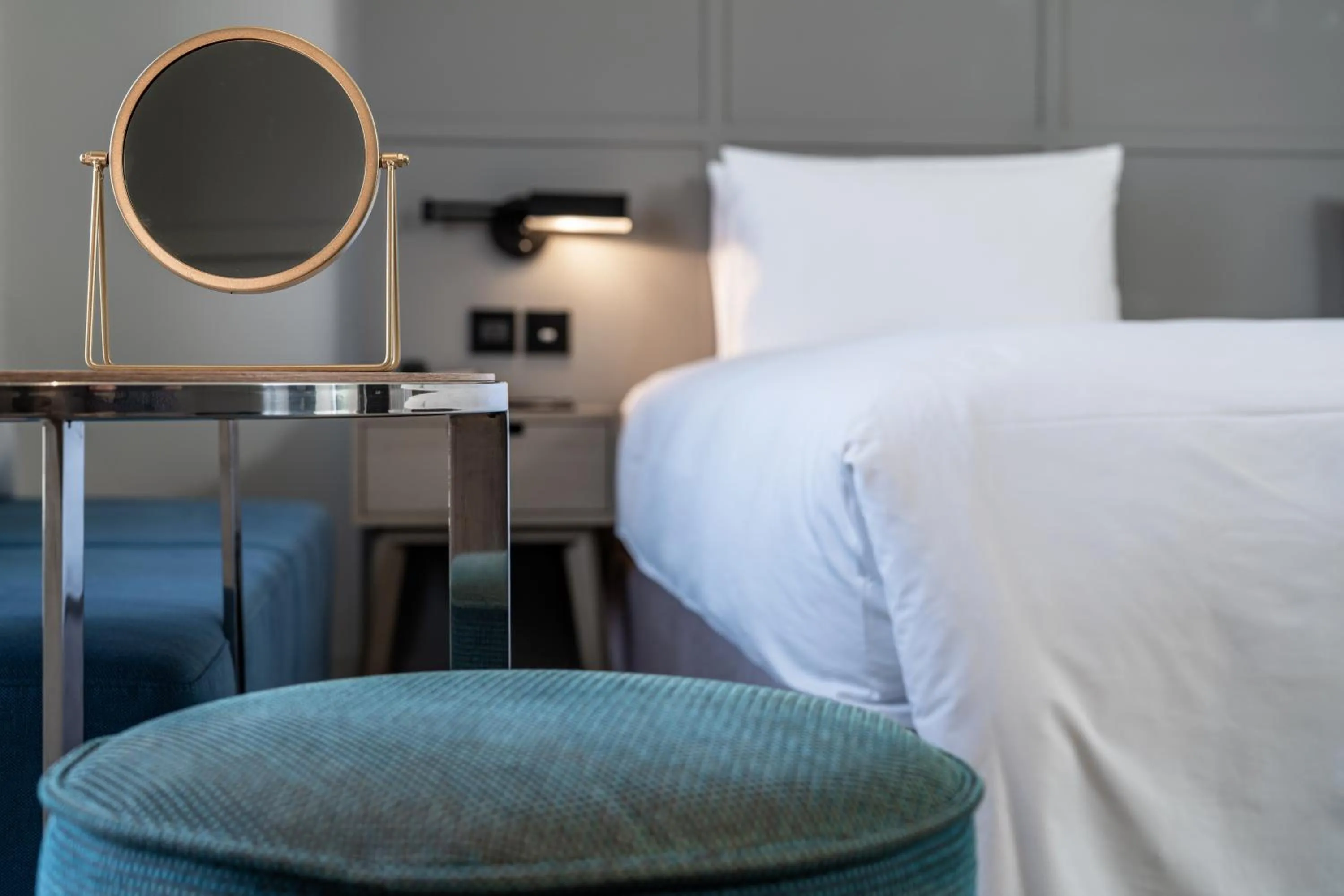 Seating area, Bed in Greet Inn