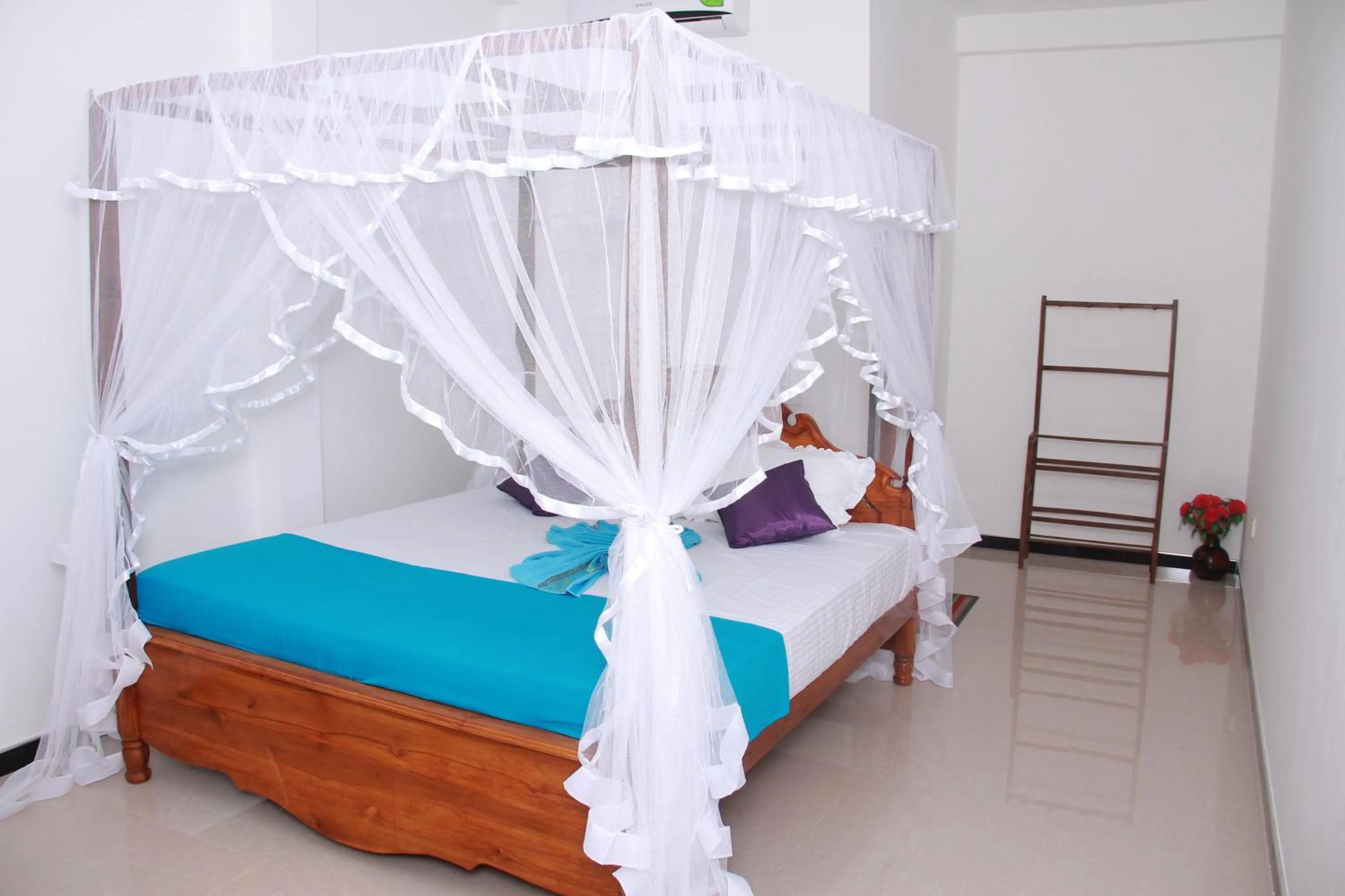 bunk bed, Bed in Resort of Happiness