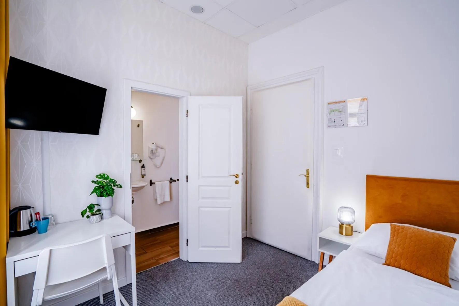 Photo of the whole room, Bed in Elisabeth Old Town