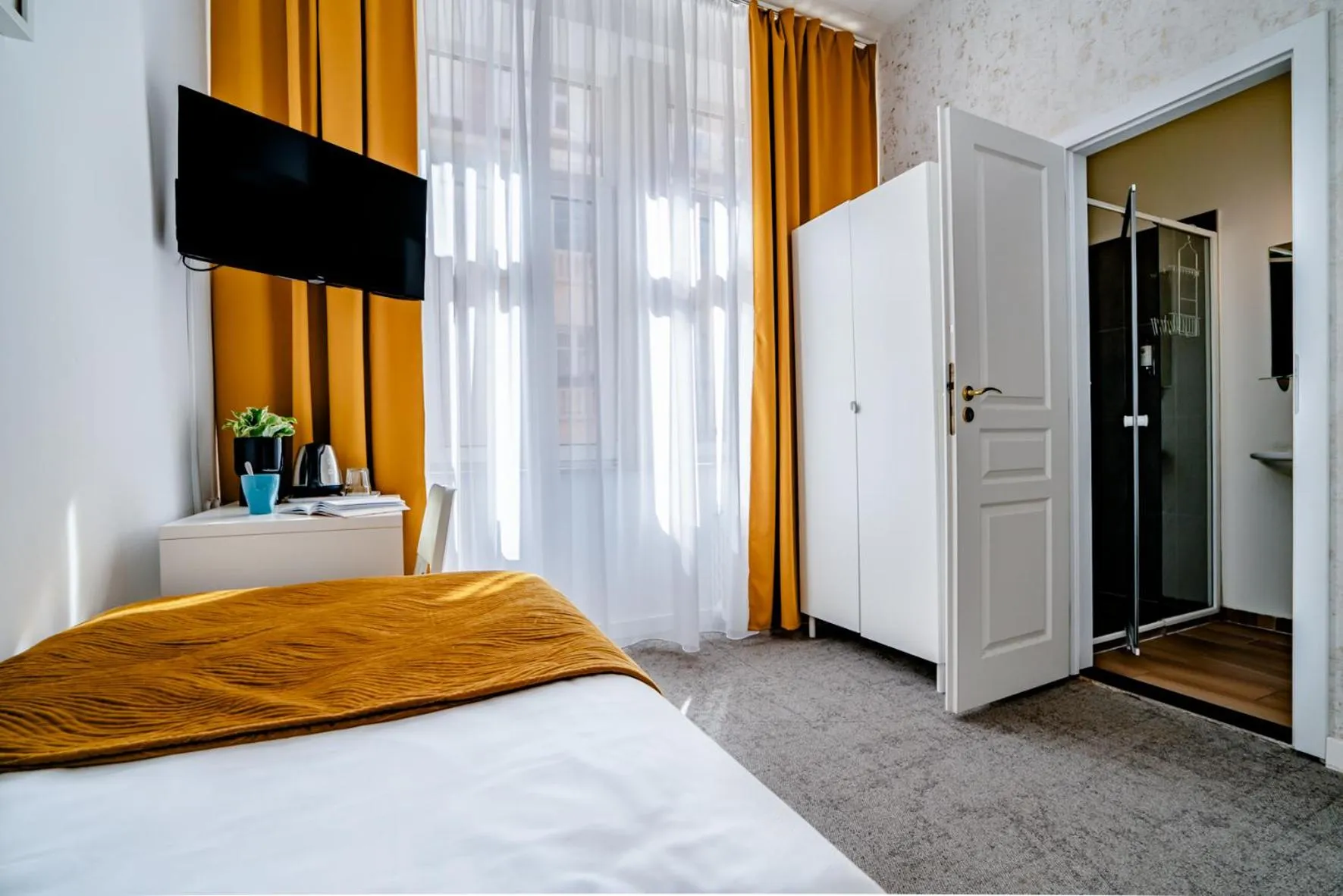 Photo of the whole room, Bed in Elisabeth Old Town