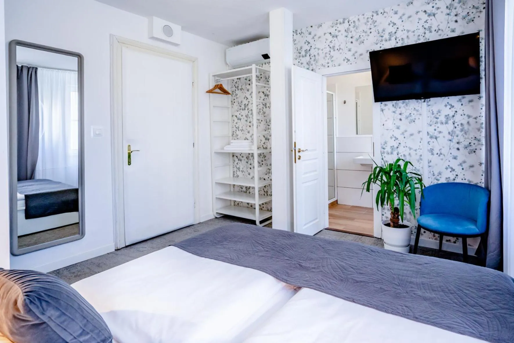 Photo of the whole room, Bed in Elisabeth Old Town