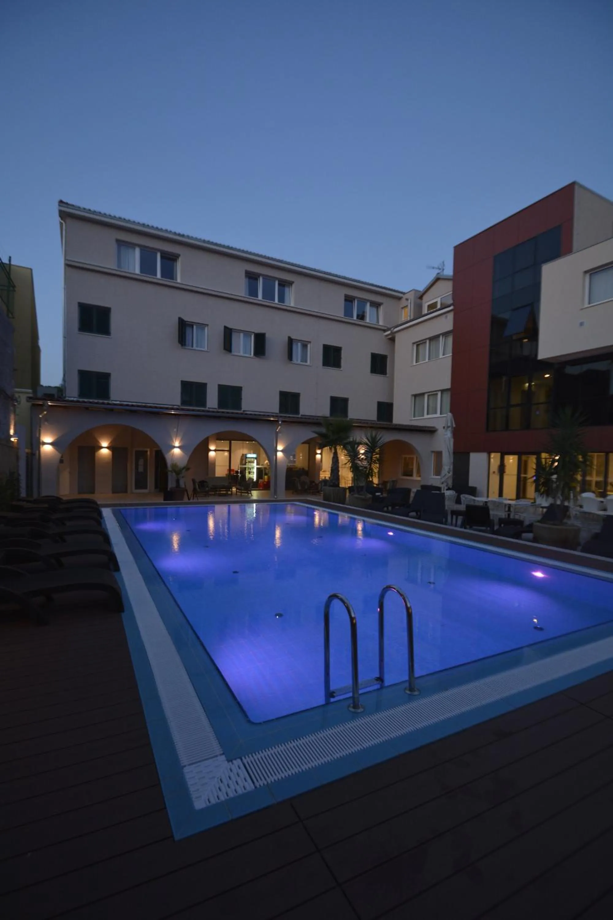 Night in Hotel Borovnik