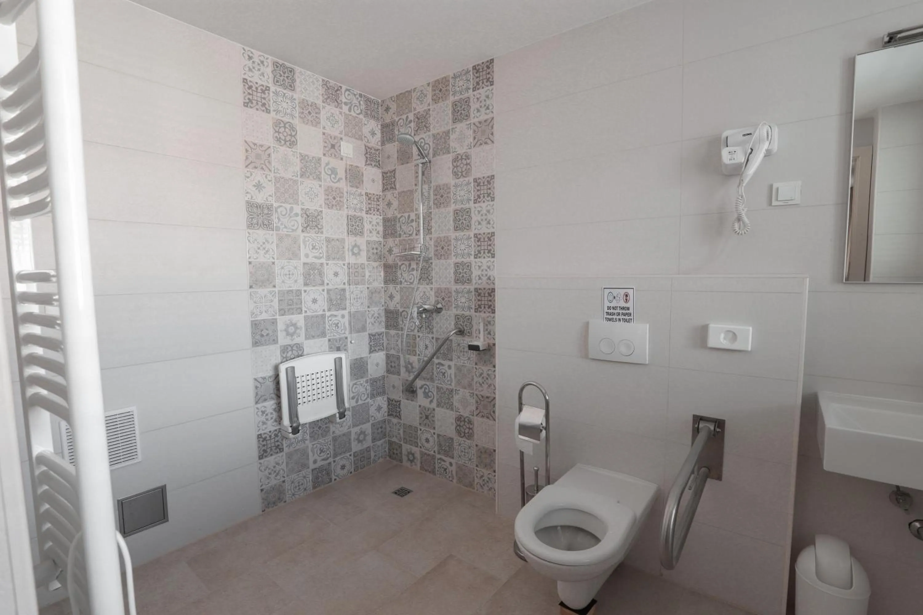 Shower in Hotel Borovnik