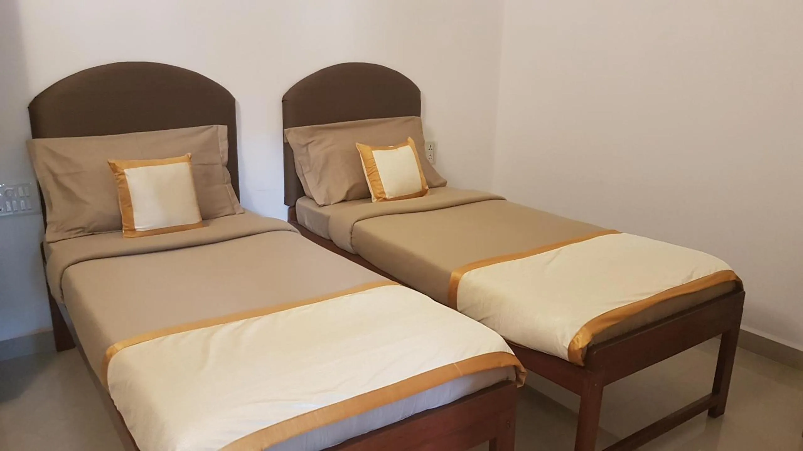 Bed in Hill Top Goa Lodge